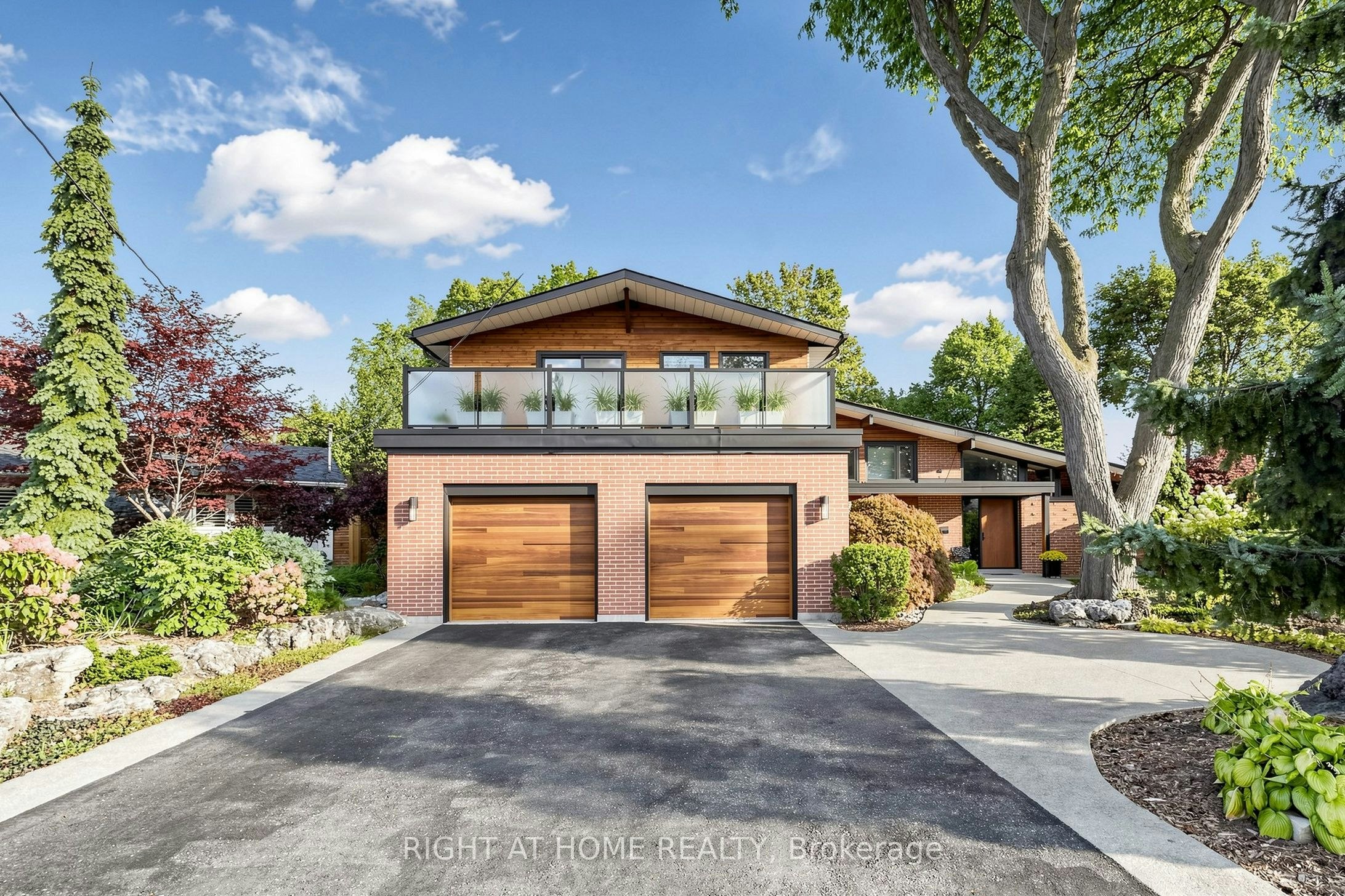 4 Grovetree Road, Toronto, ON, M9V 2Y2