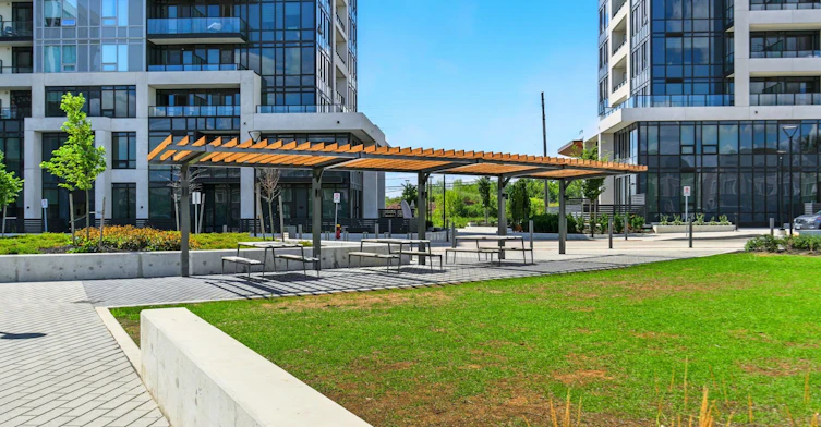 820-3240 William Coltson Avenue, Oakville, ON, L6H 8C8 - 3