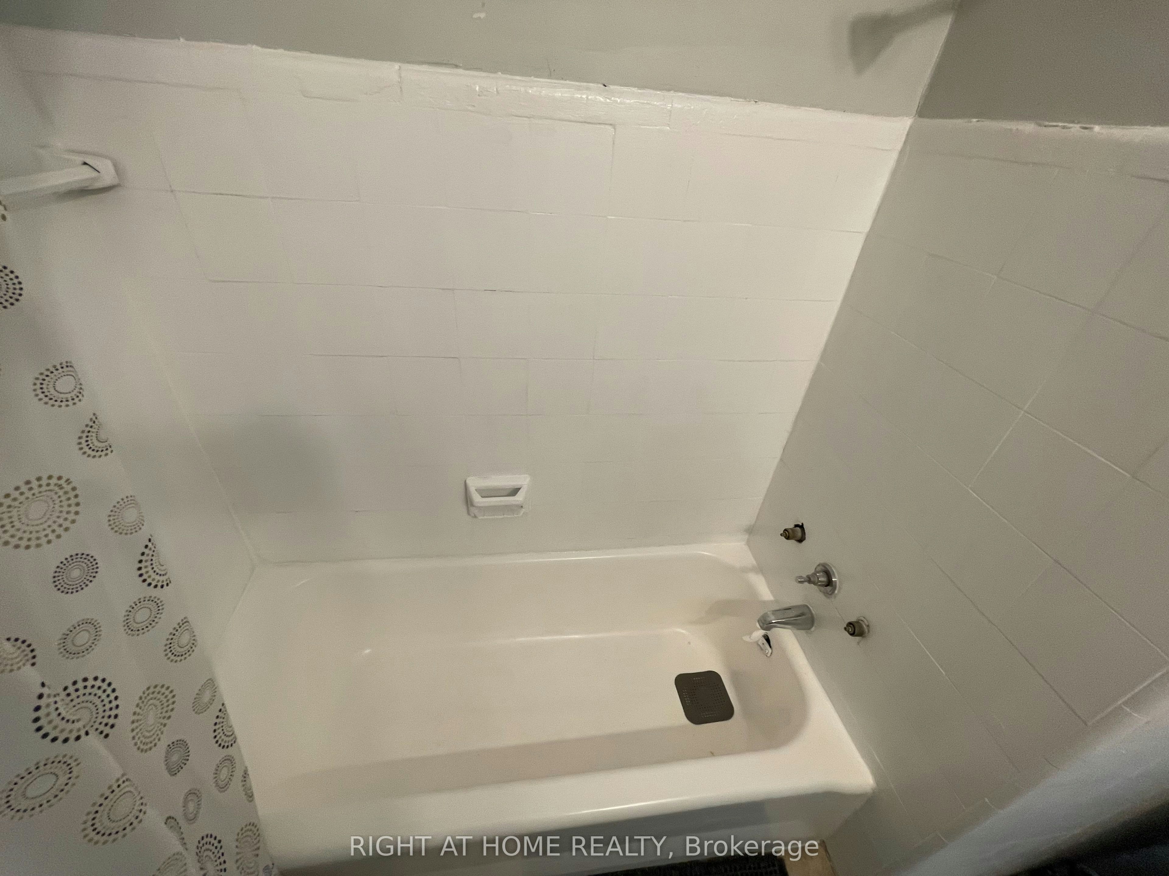 B12-33 Flamborough Drive, Toronto, ON, M6M 2R5 - 11