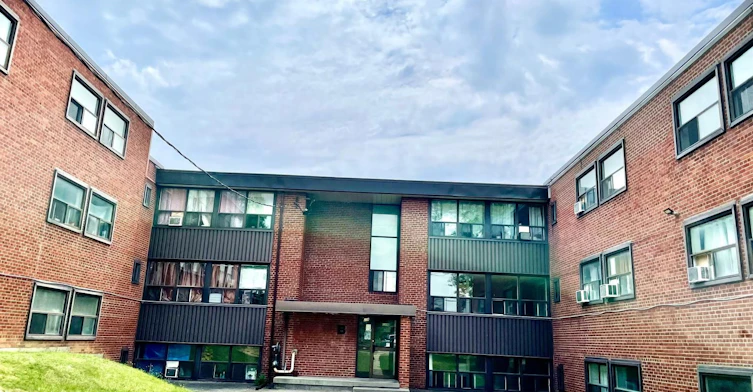 B12-33 Flamborough Drive, Toronto, ON, M6M 2R5