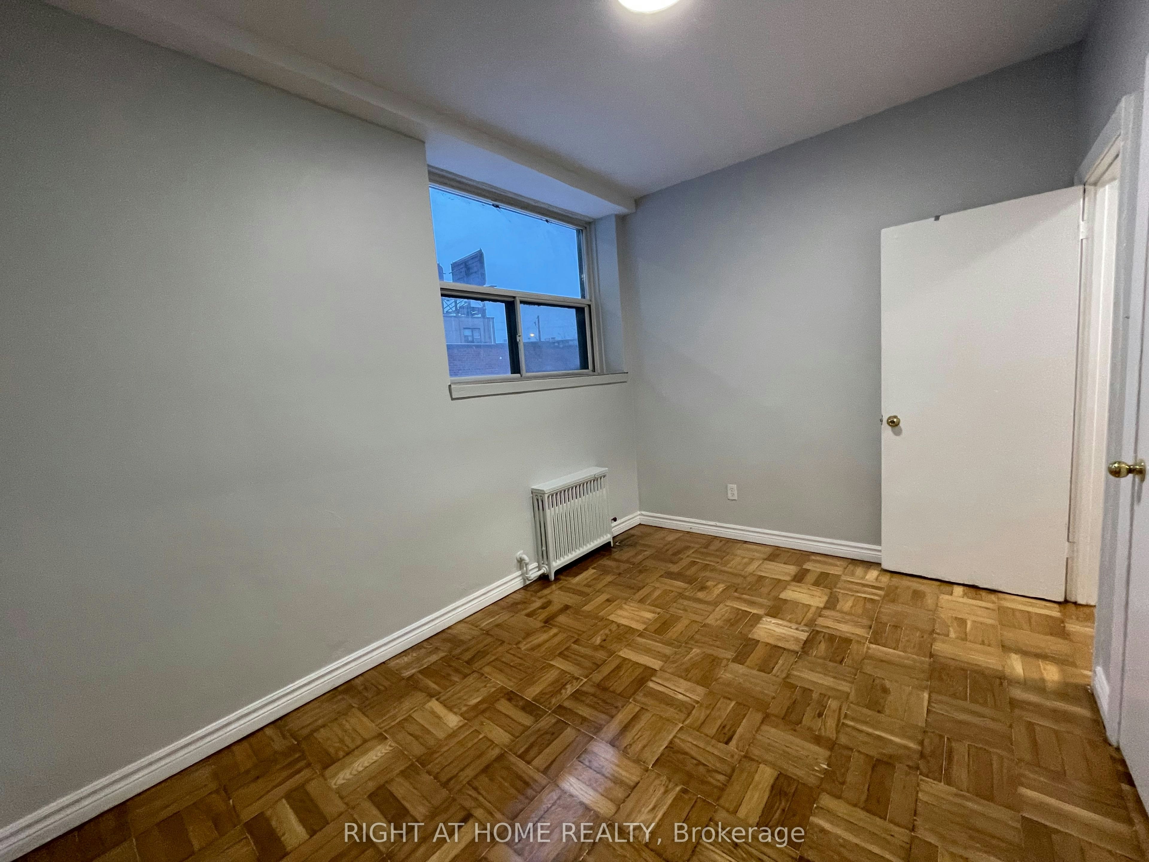 B12-33 Flamborough Drive, Toronto, ON, M6M 2R5 - 7