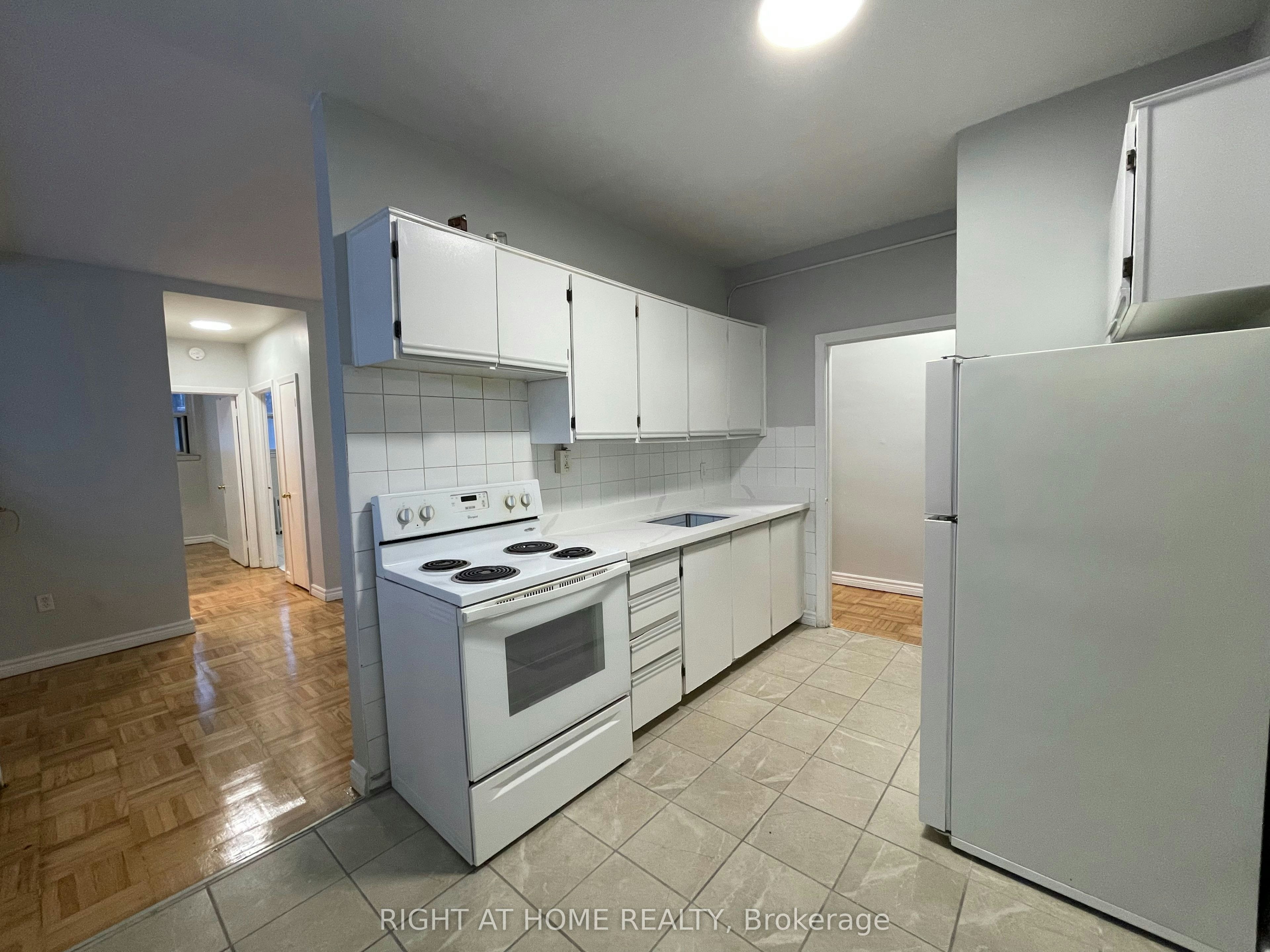 B12-33 Flamborough Drive, Toronto, ON, M6M 2R5 - 2