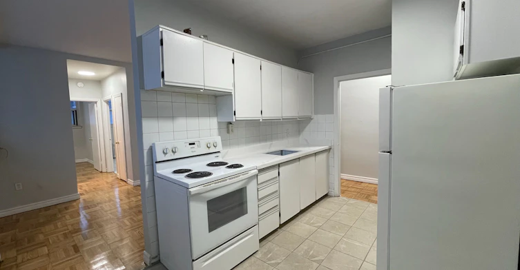 B12-33 Flamborough Drive, Toronto, ON, M6M 2R5 - 2