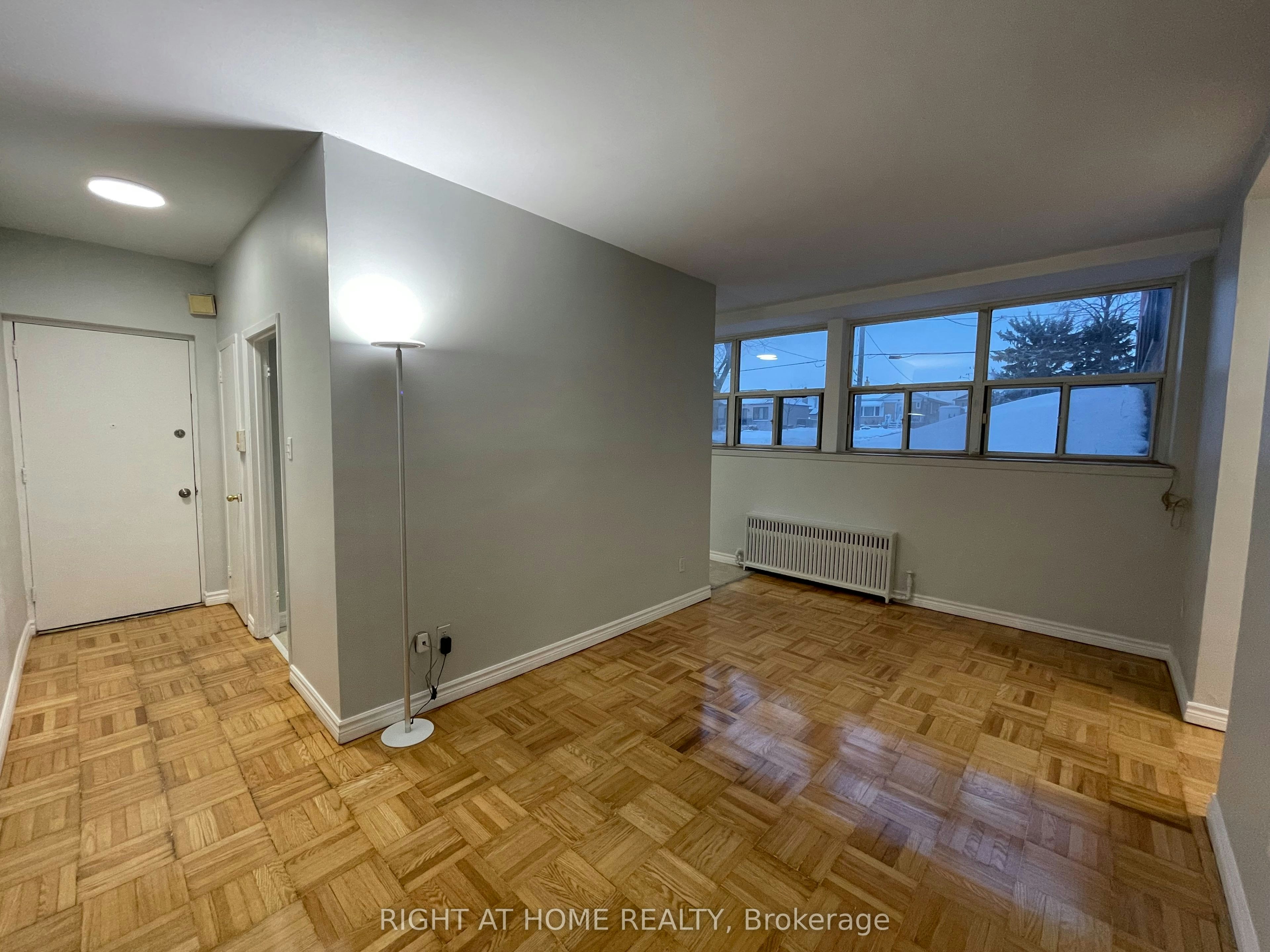 B12-33 Flamborough Drive, Toronto, ON, M6M 2R5 - 4