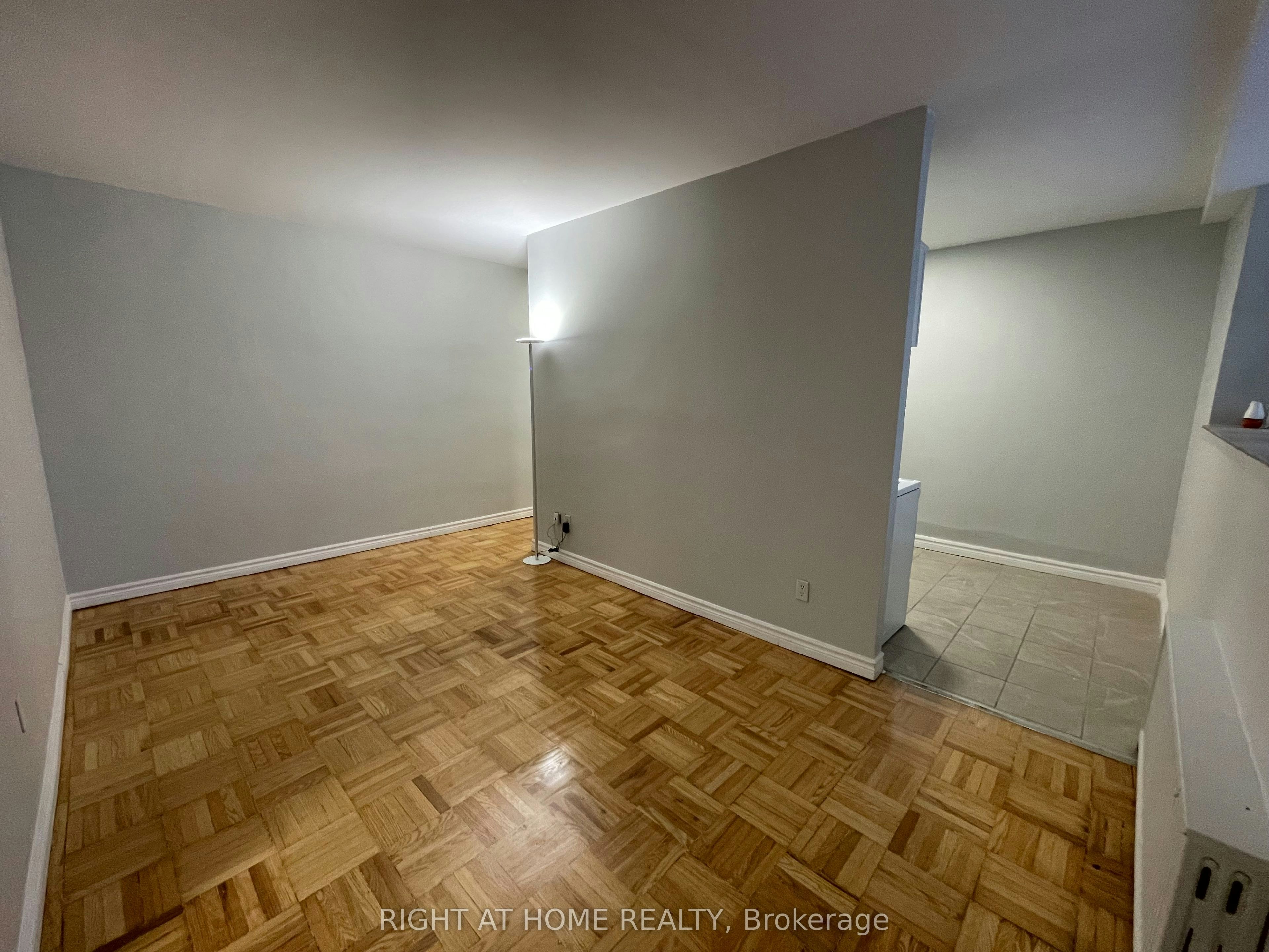 B12-33 Flamborough Drive, Toronto, ON, M6M 2R5 - 3
