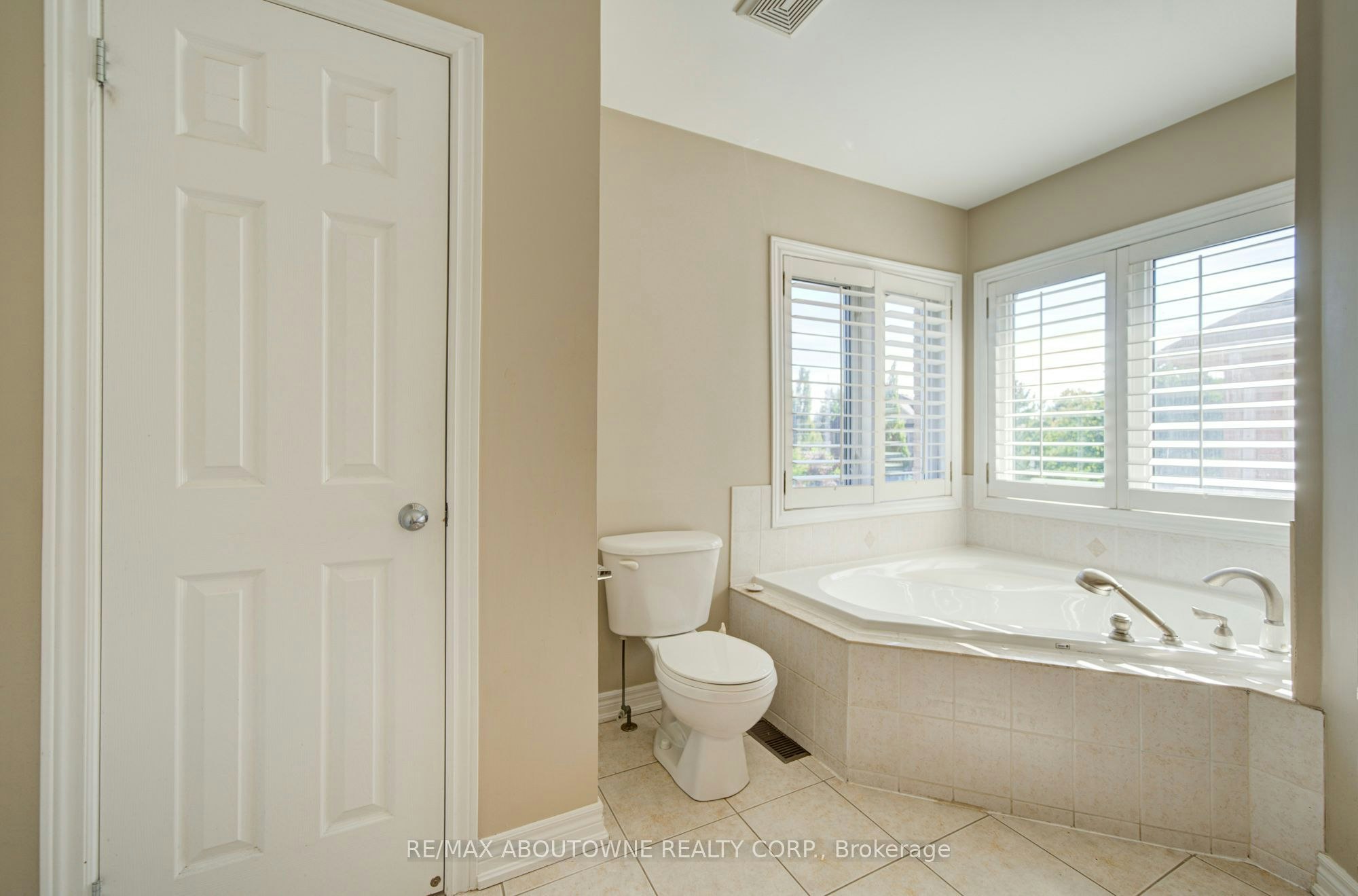 2435 Hertfordshire Way, Oakville, ON, L6H 7M8 - 33