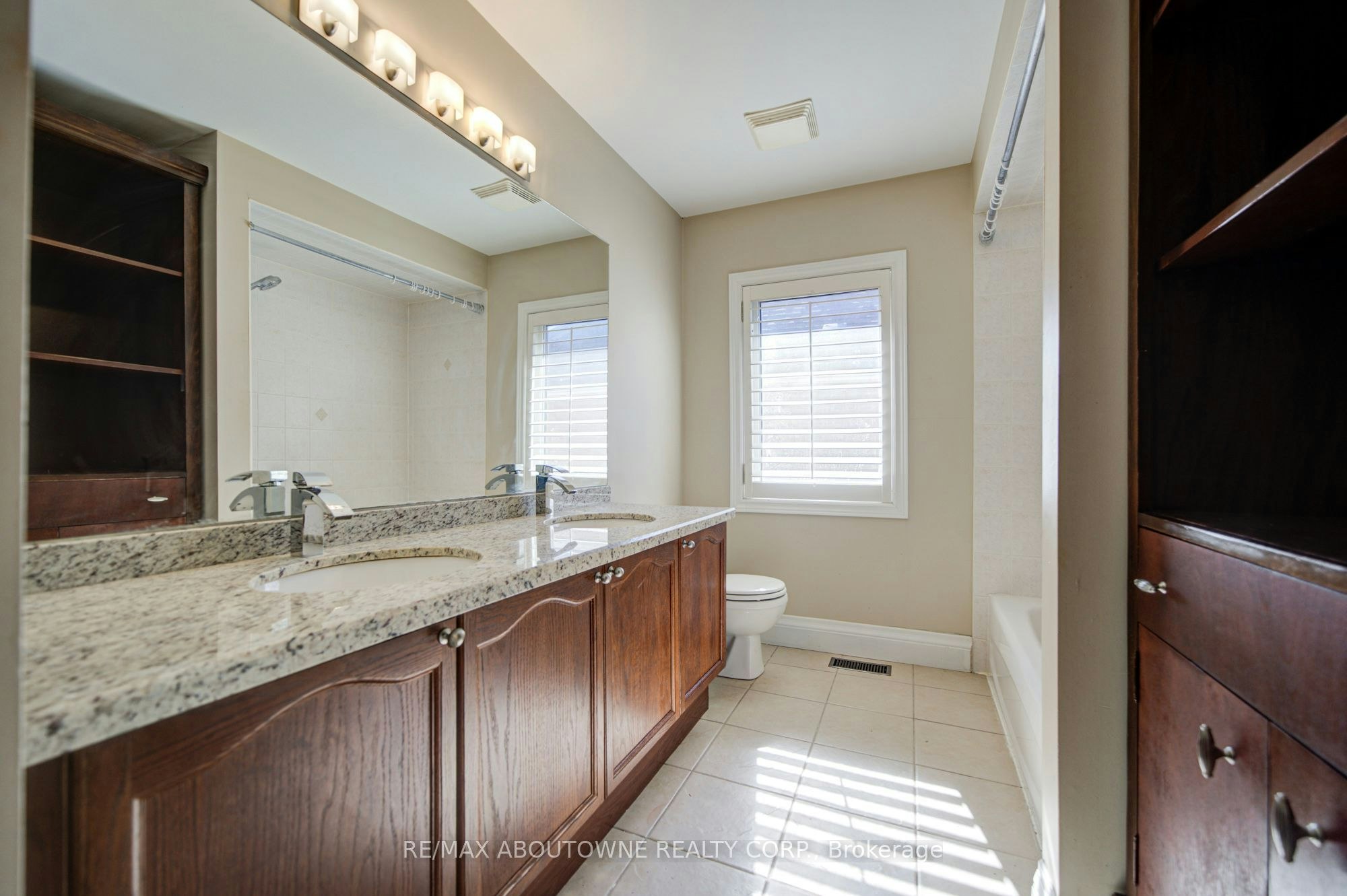 2435 Hertfordshire Way, Oakville, ON, L6H 7M8 - 25