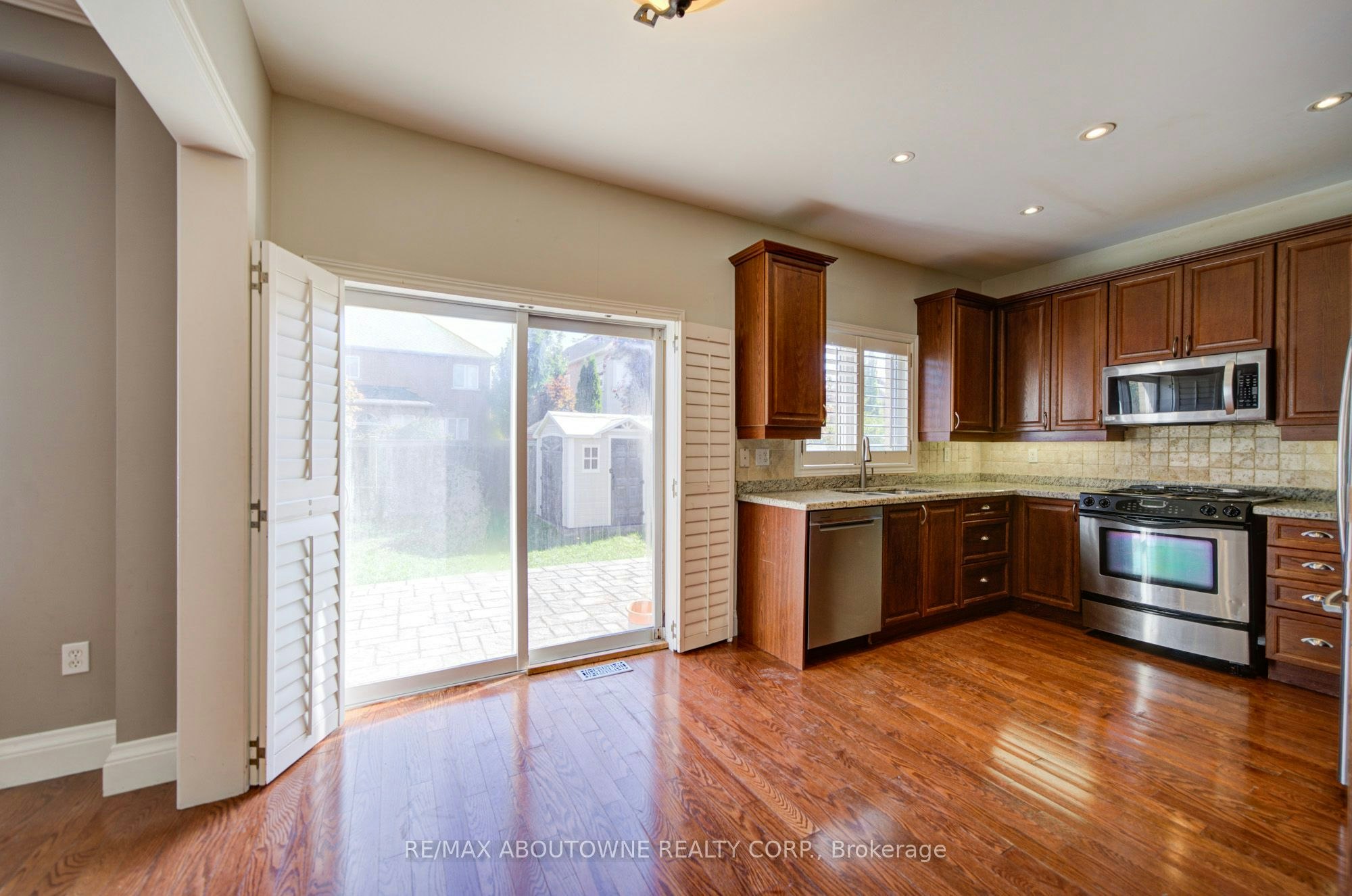 2435 Hertfordshire Way, Oakville, ON, L6H 7M8 - 15
