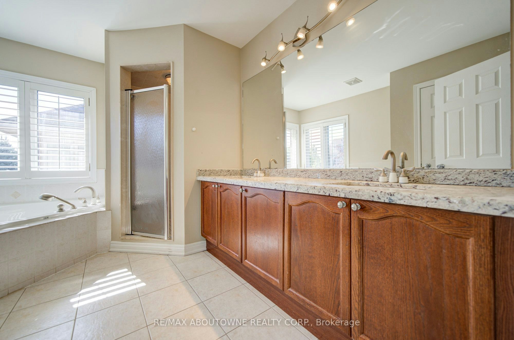 2435 Hertfordshire Way, Oakville, ON, L6H 7M8 - 32