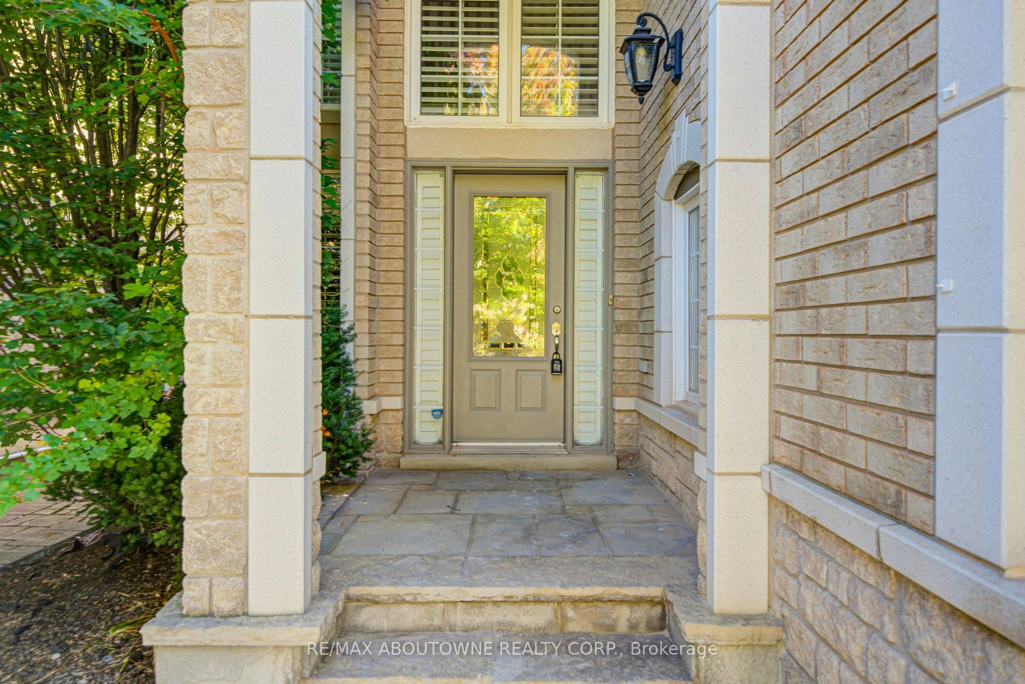 2435 Hertfordshire Way, Oakville, ON, L6H 7M8 - 2
