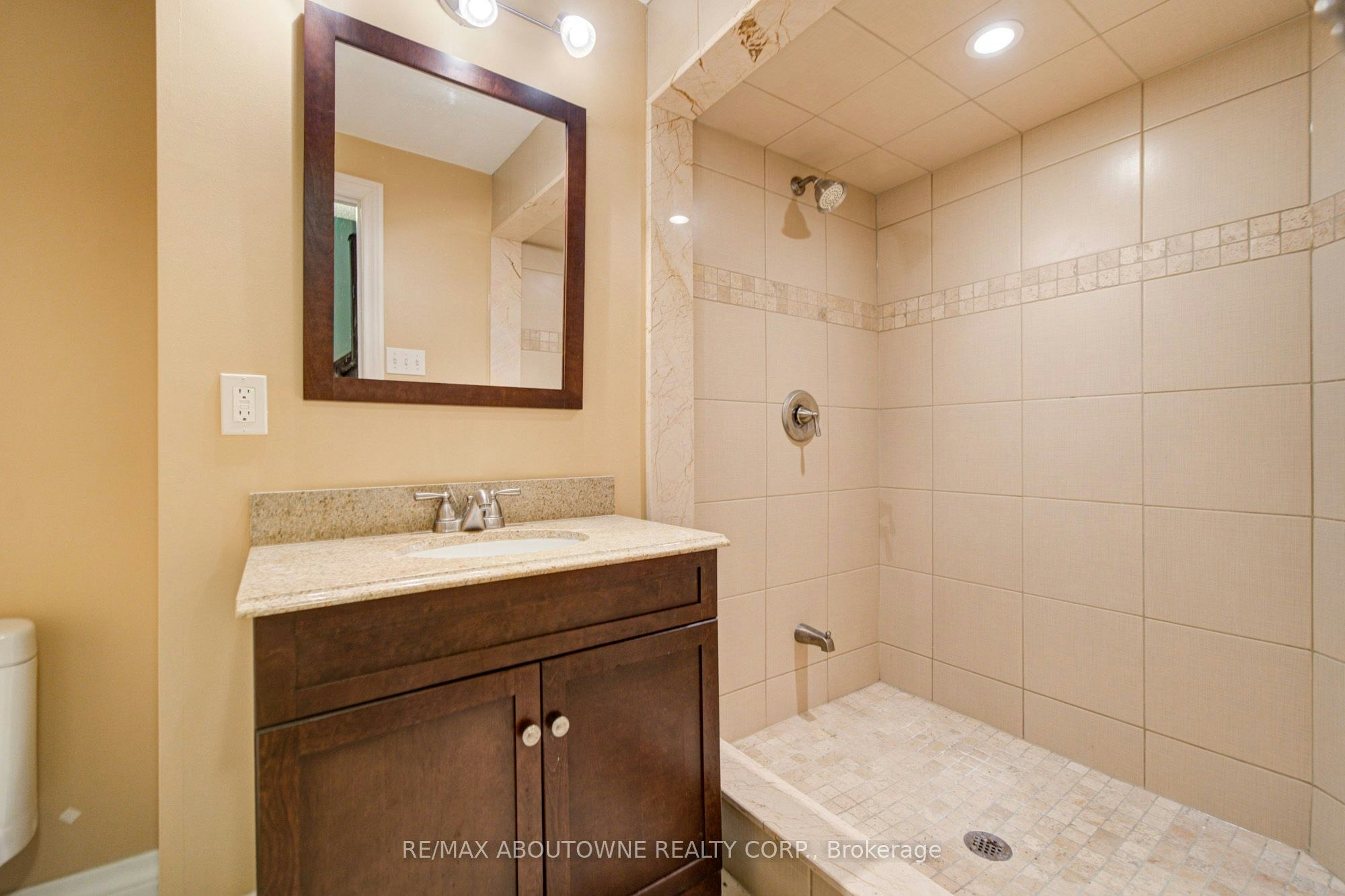 2435 Hertfordshire Way, Oakville, ON, L6H 7M8 - 39