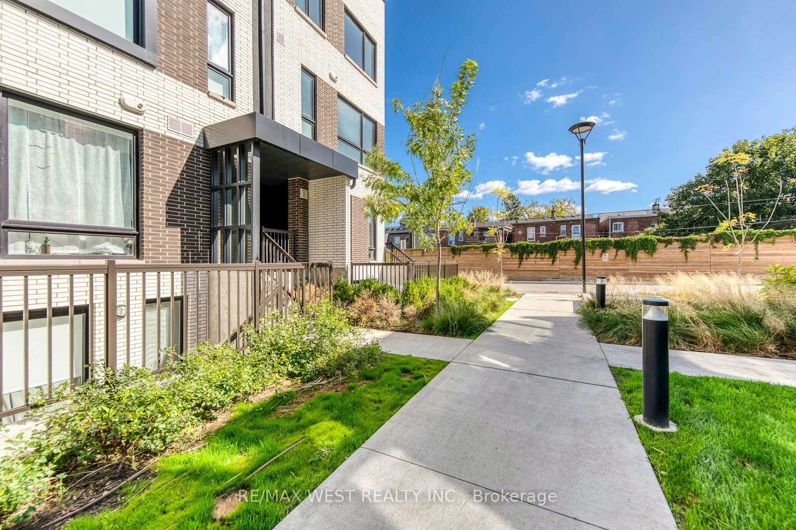 3-40 Ed Clark Gardens Boulevard, Toronto, ON, M6N 0B5 - 3