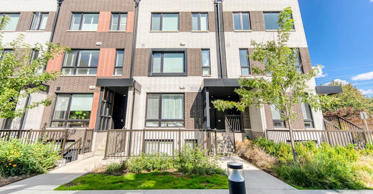 3-40 Ed Clark Gardens Boulevard, Toronto, ON, M6N 0B5