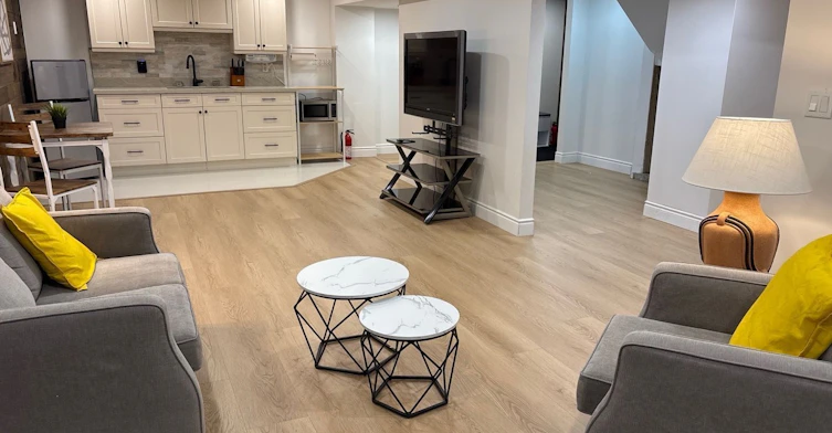 18 Richland Crescent, Toronto, ON, M9C 4C7 - 3