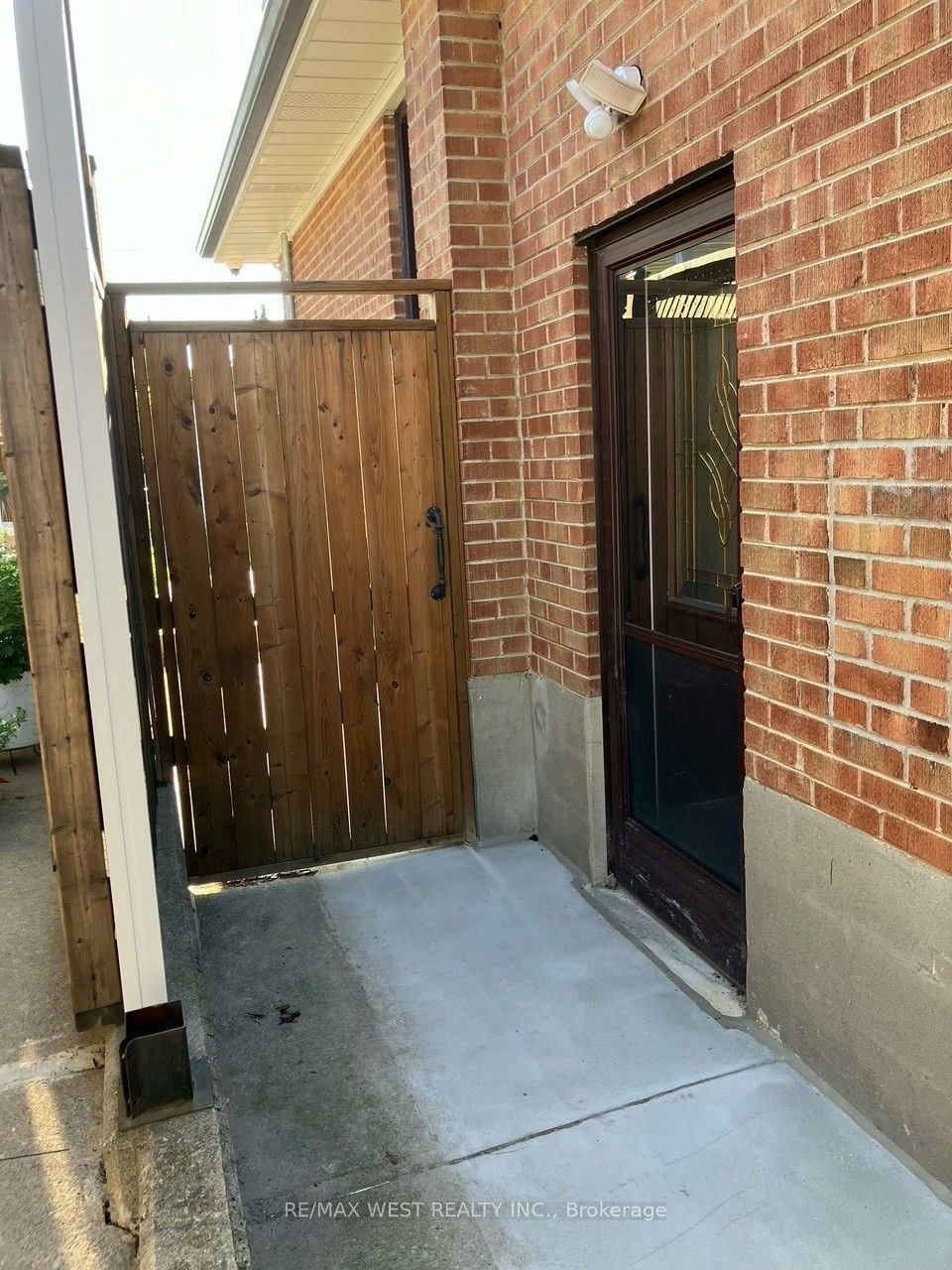 23 Sellmar Road, Toronto, ON, M9P 3E4 - 2