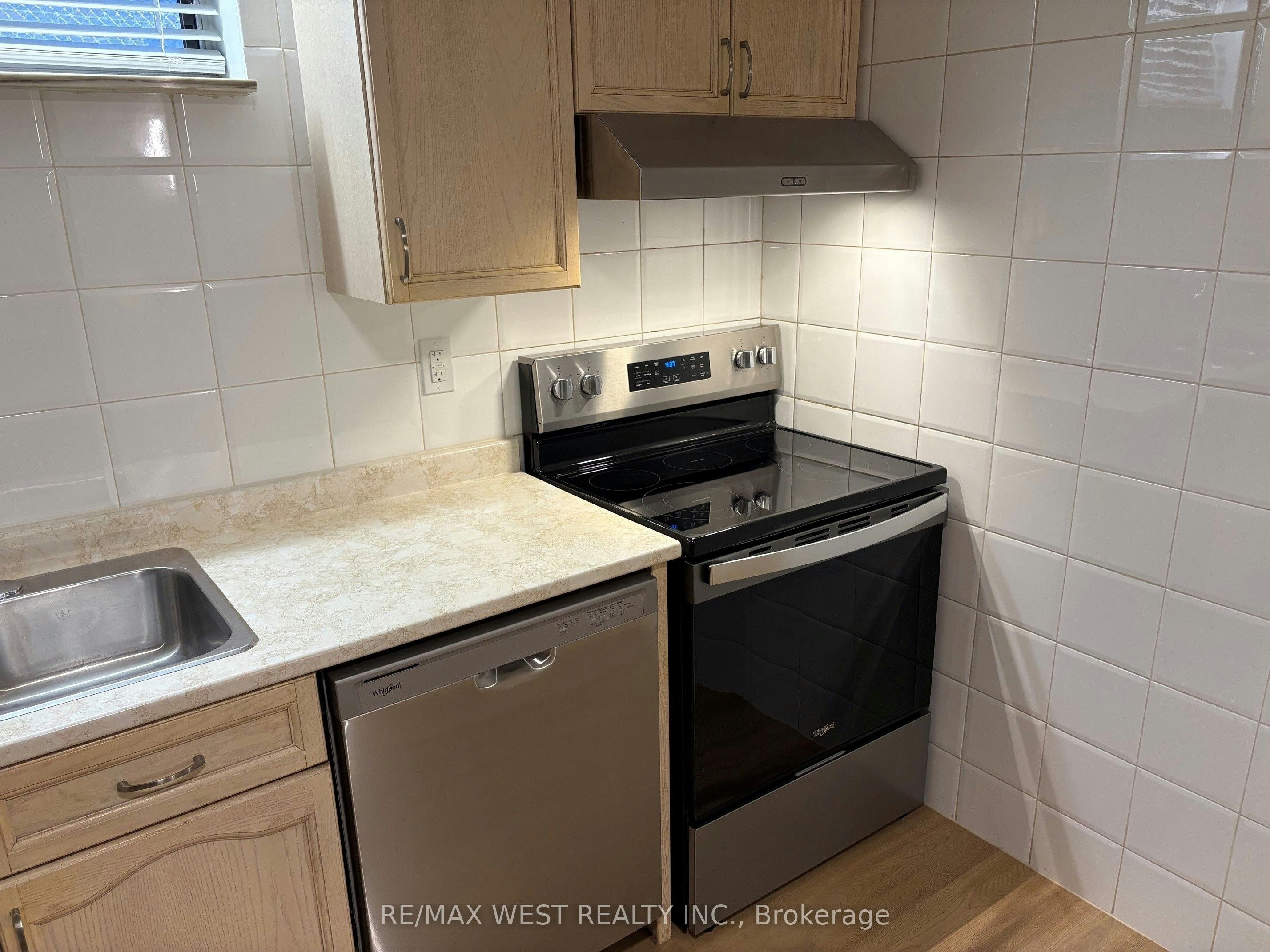 23 Sellmar Road, Toronto, ON, M9P 3E4 - 5