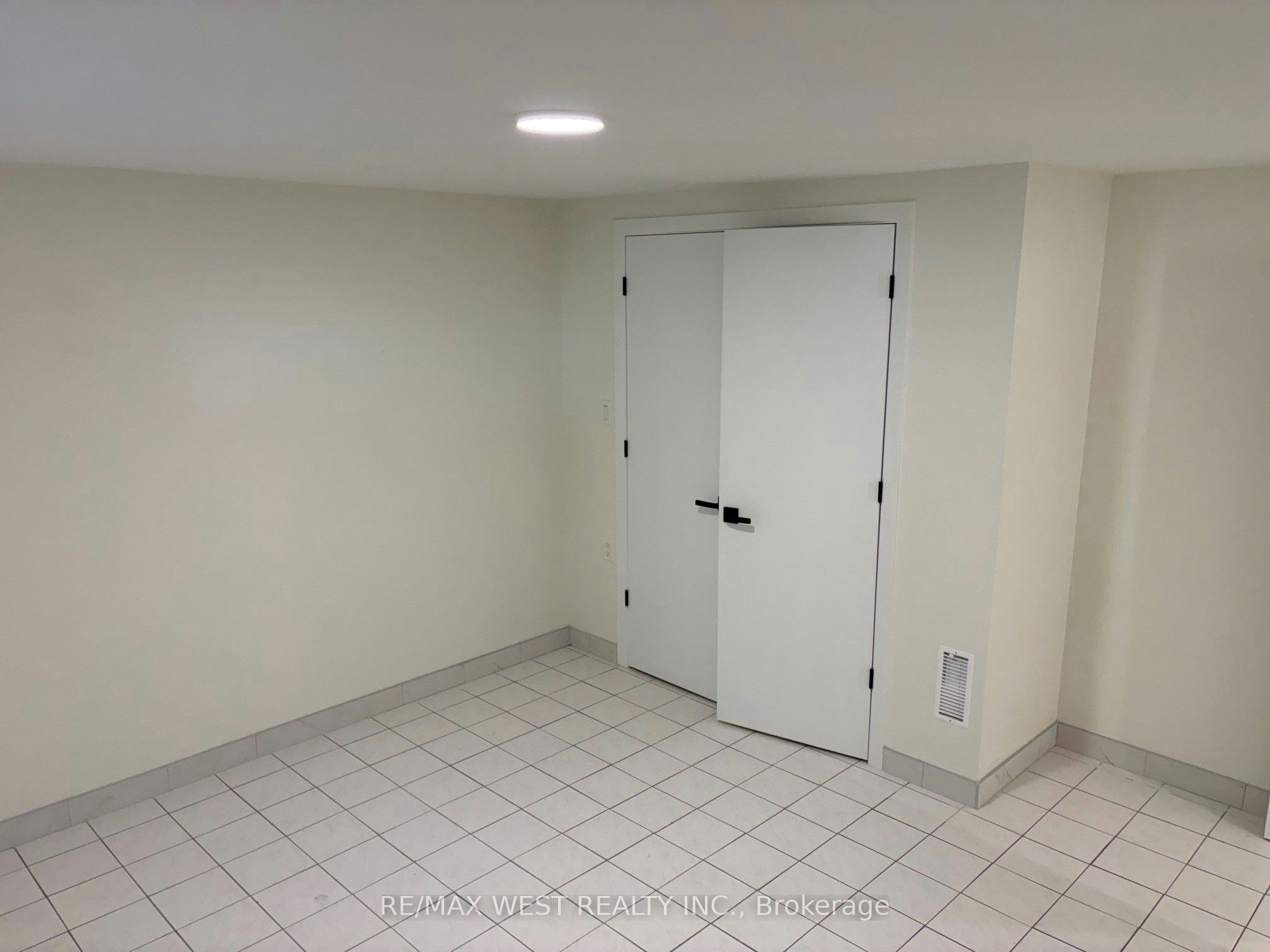 23 Sellmar Road, Toronto, ON, M9P 3E4 - 16
