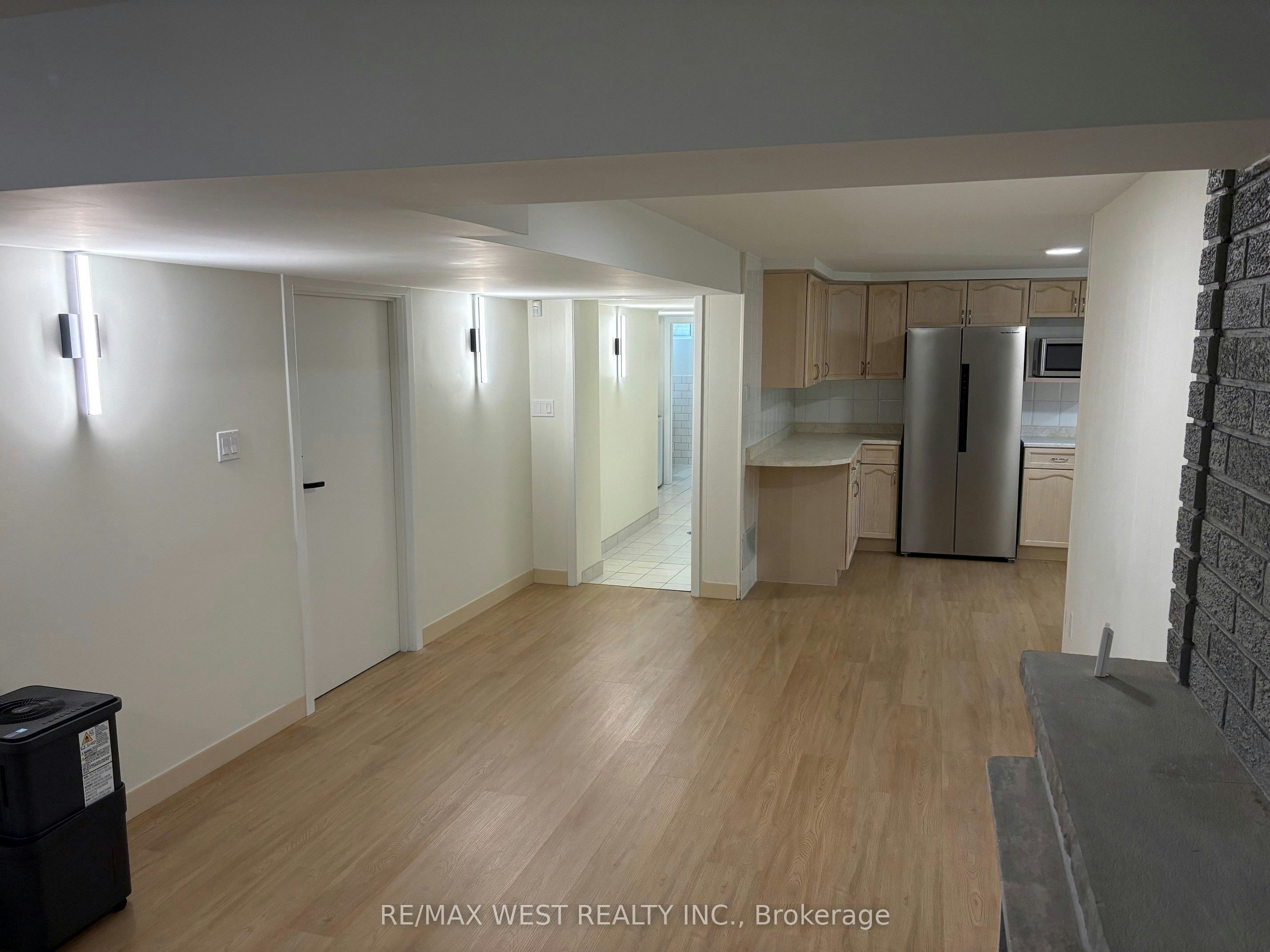 23 Sellmar Road, Toronto, ON, M9P 3E4 - 6