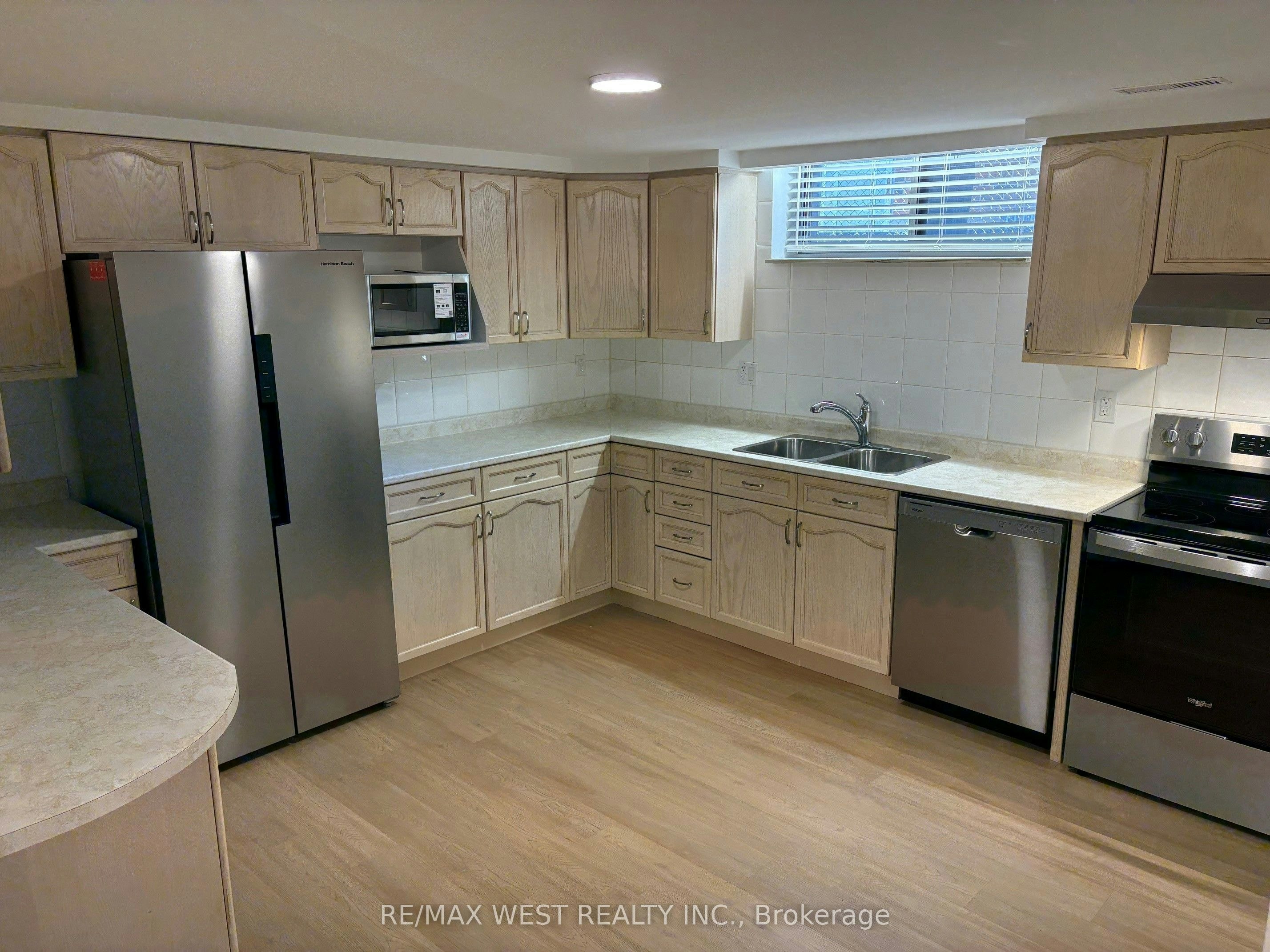 23 Sellmar Road, Toronto, ON, M9P 3E4 - 3