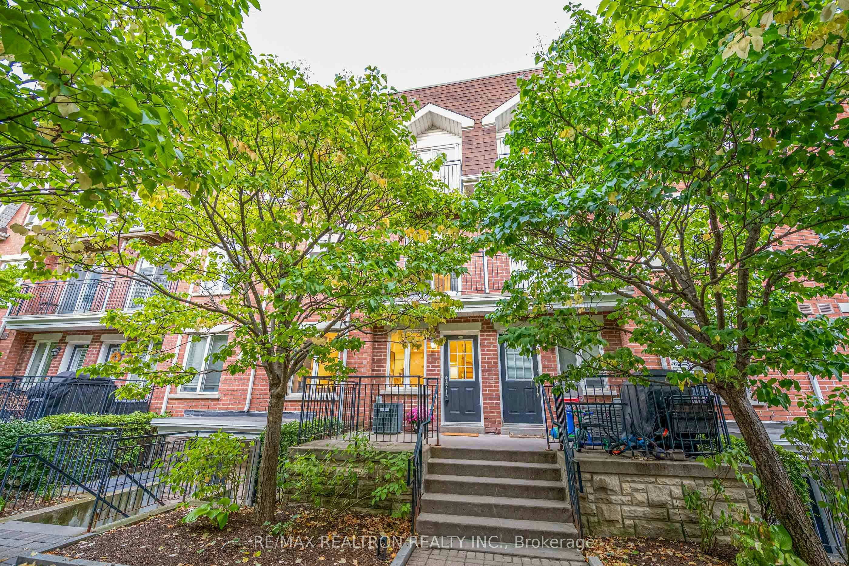 205-50 Joe Shuster Way, Toronto, ON, M6K 1Y8