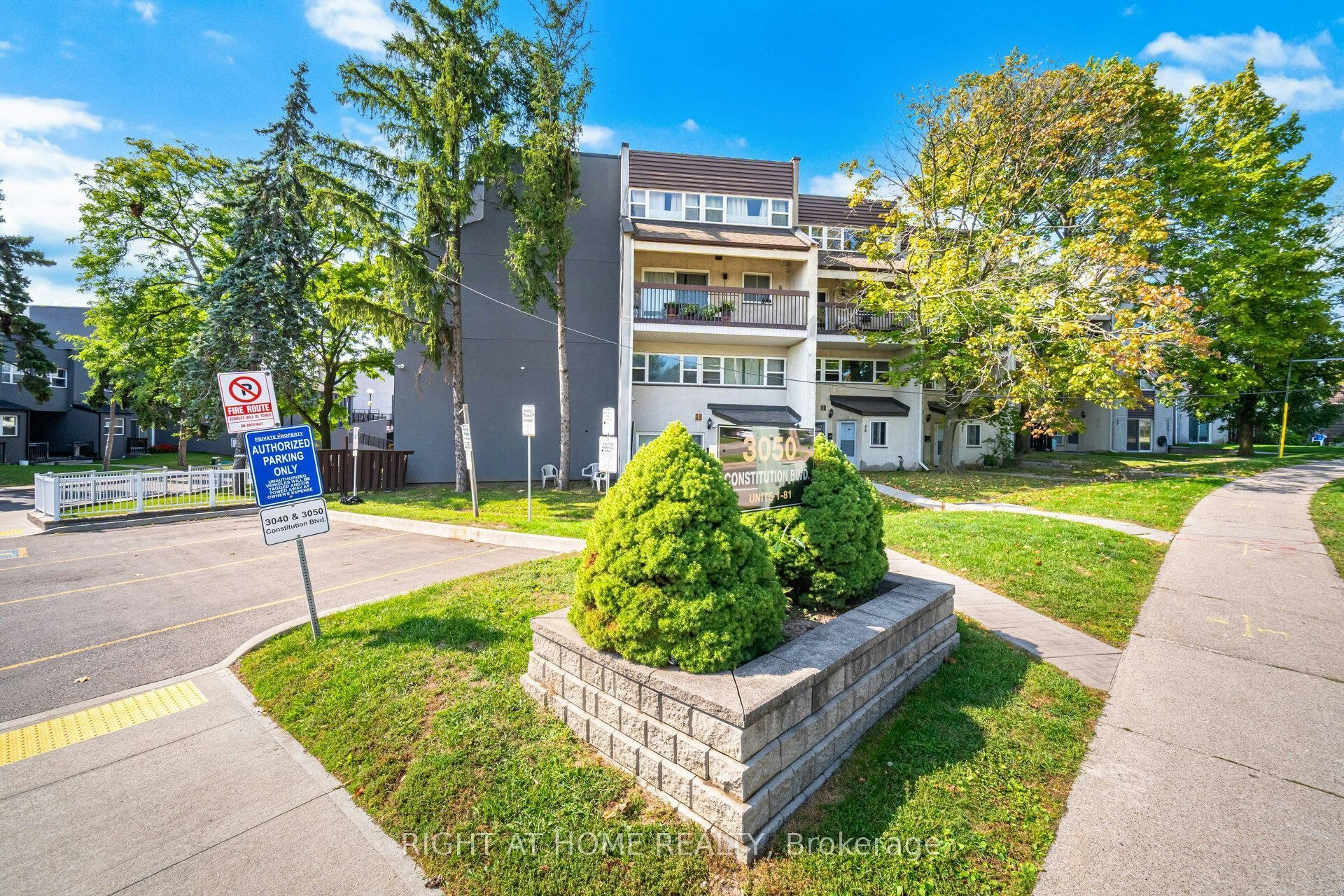 79-3050 Constitution Boulevard, Mississauga, ON, L4Y 3X1