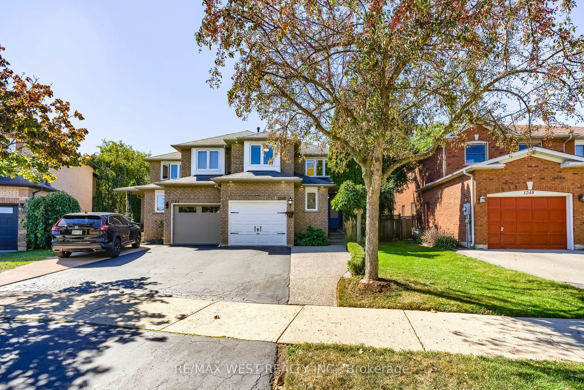 1246 Old Oak Drive, Oakville, ON, L6M 3K6