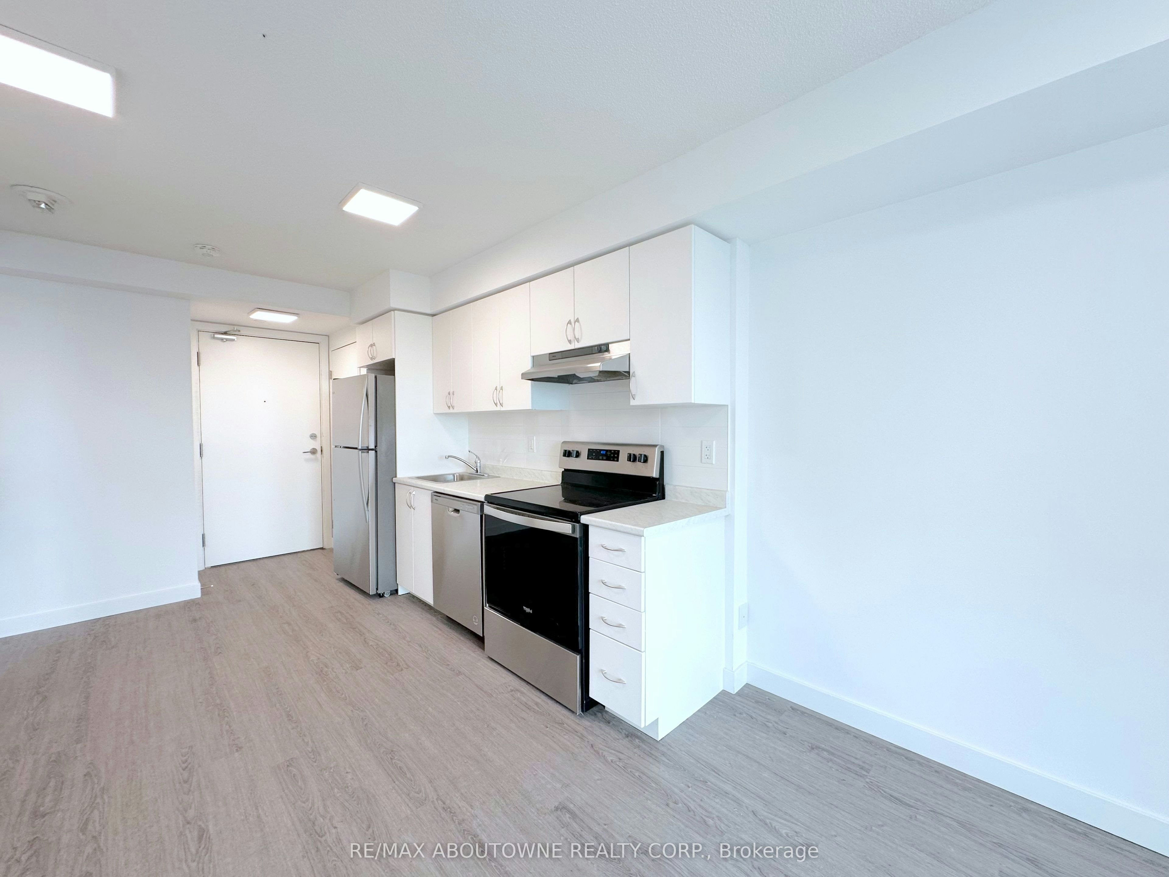 2504-5 Zappacosta Drive, Toronto, ON, M9M 0G9 - 5