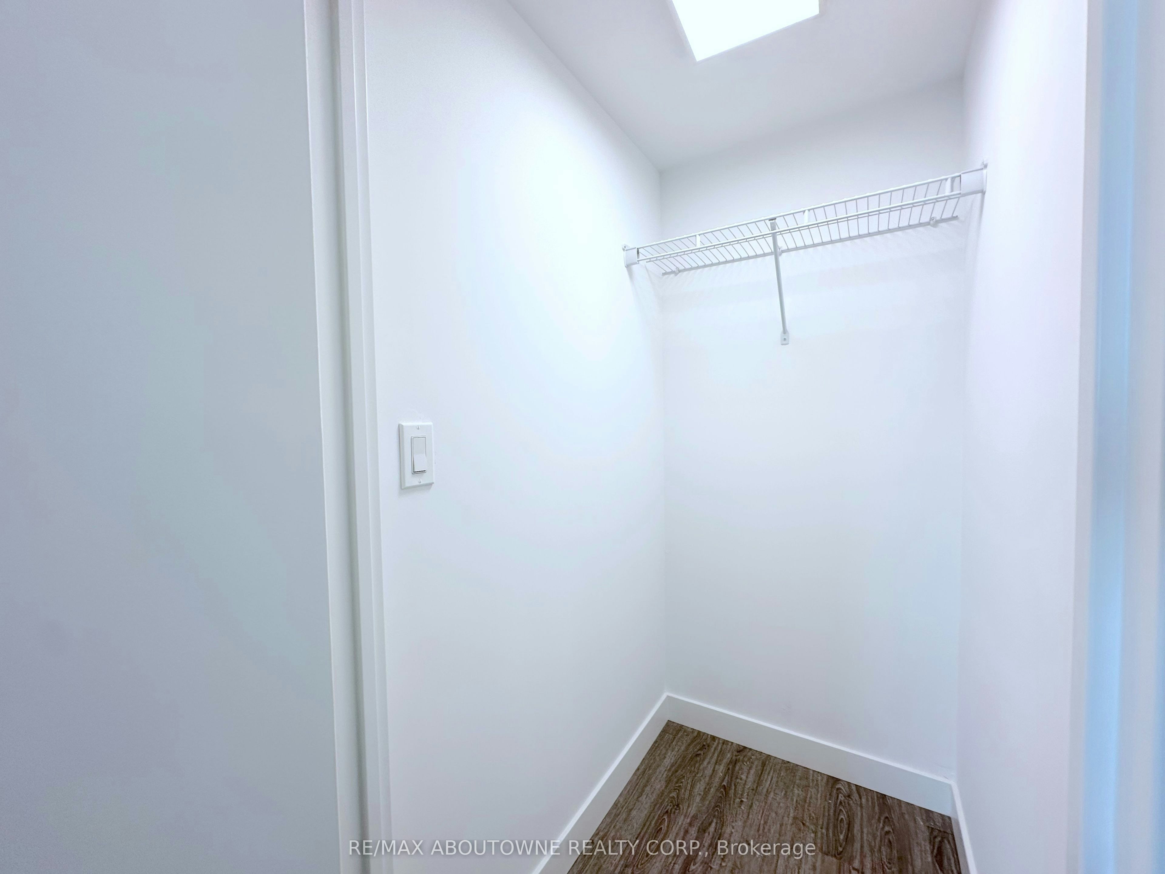 2504-5 Zappacosta Drive, Toronto, ON, M9M 0G9 - 9
