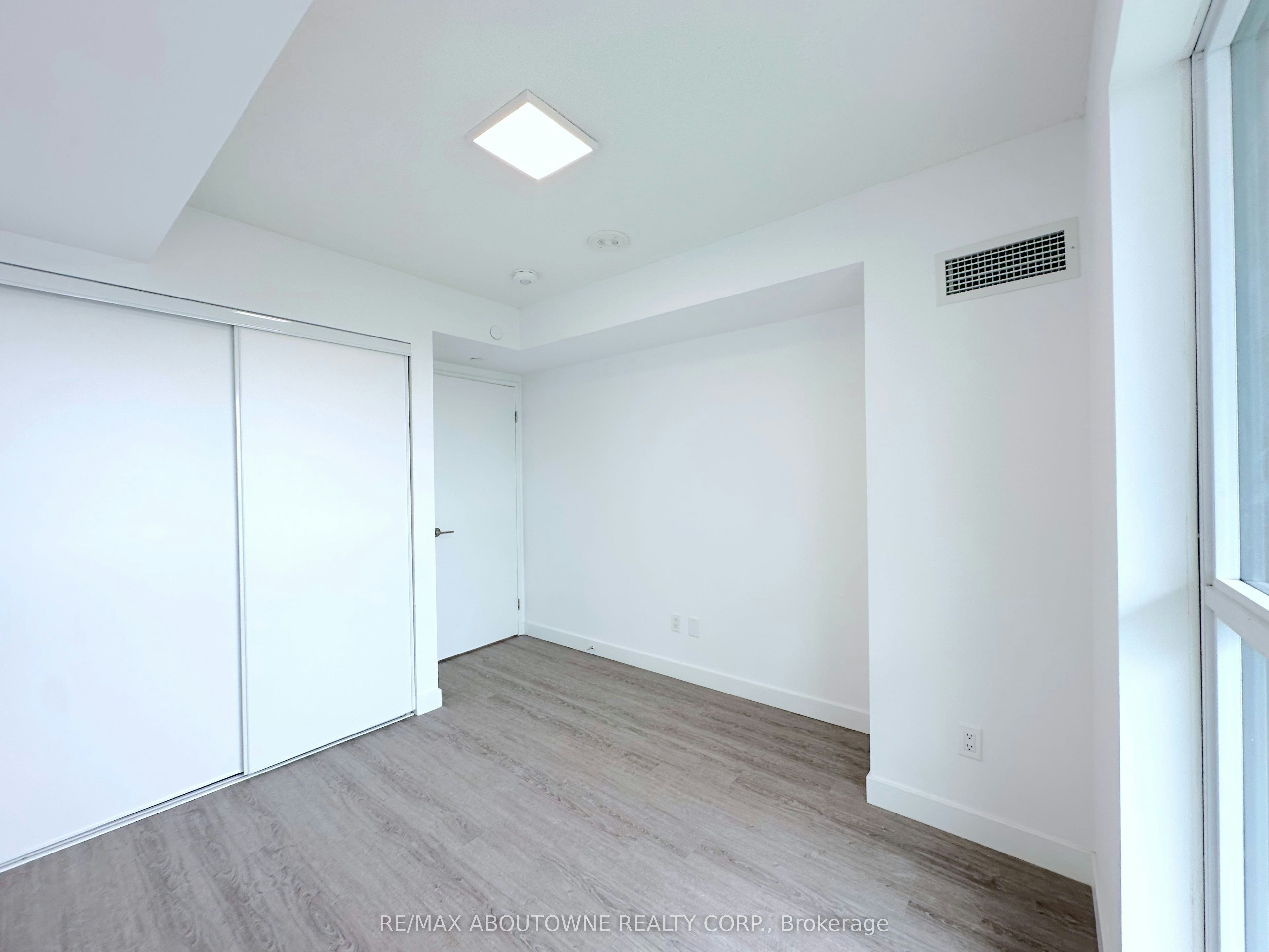 2504-5 Zappacosta Drive, Toronto, ON, M9M 0G9 - 7