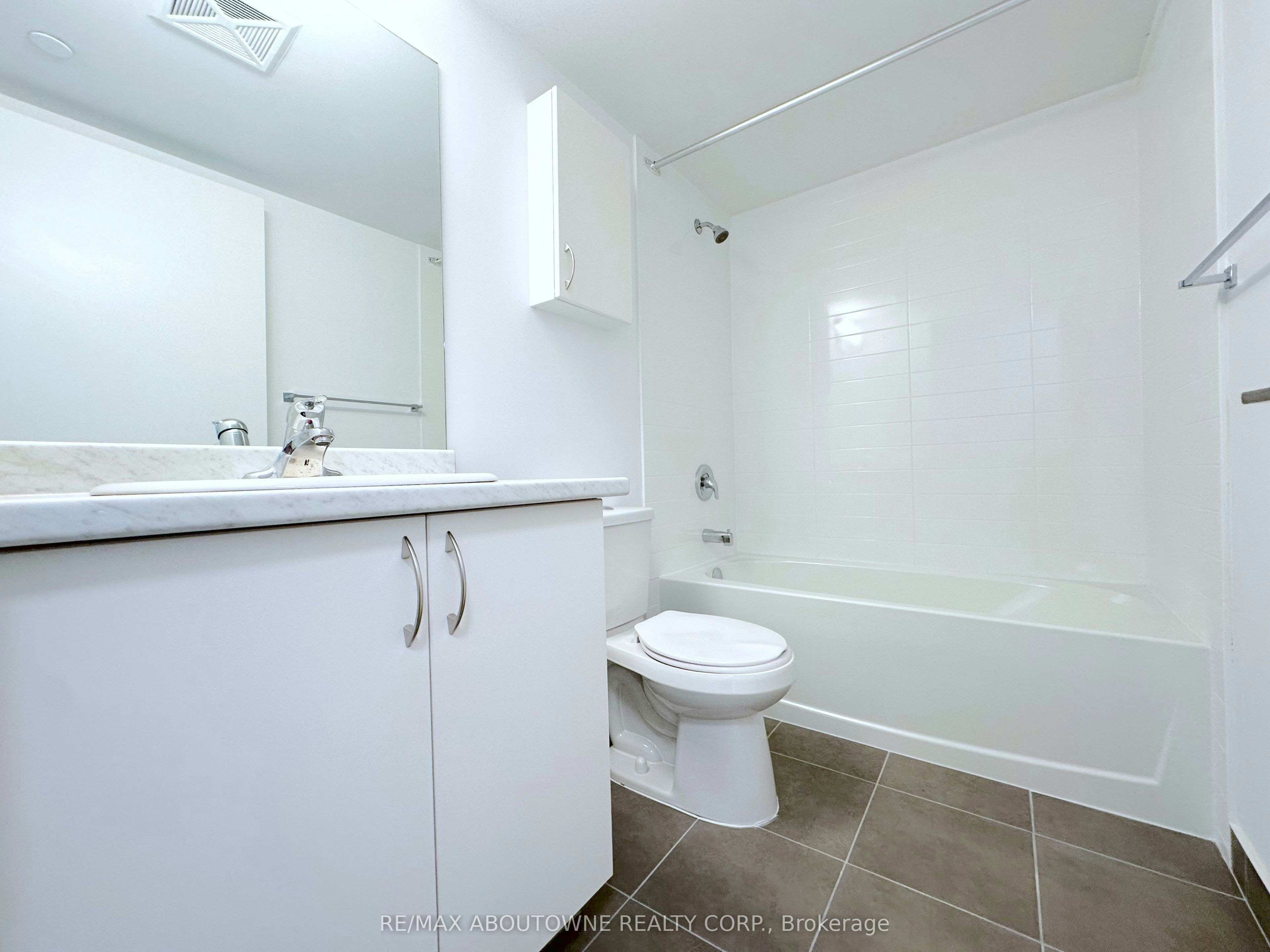 2504-5 Zappacosta Drive, Toronto, ON, M9M 0G9 - 8