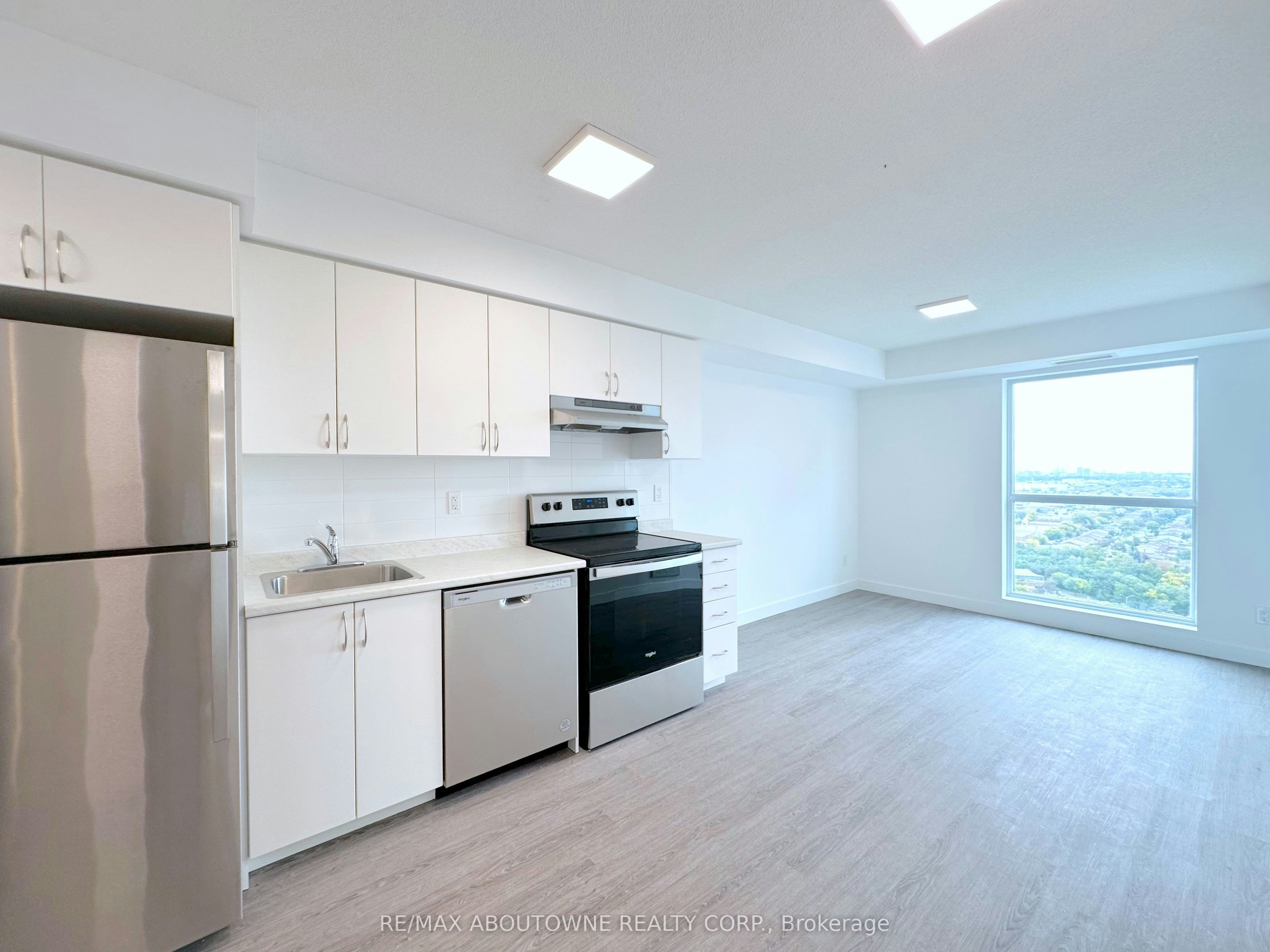 2504-5 Zappacosta Drive, Toronto, ON, M9M 0G9 - 2