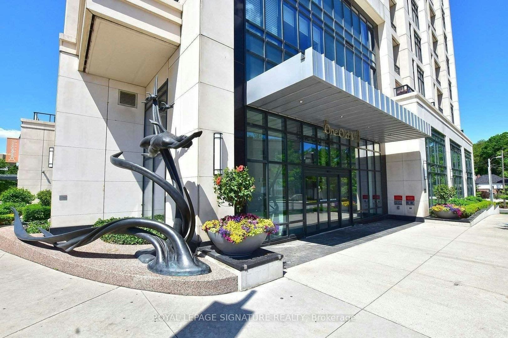 407-2 Old Mill Drive, Toronto, ON, M6S 0A2 - 2
