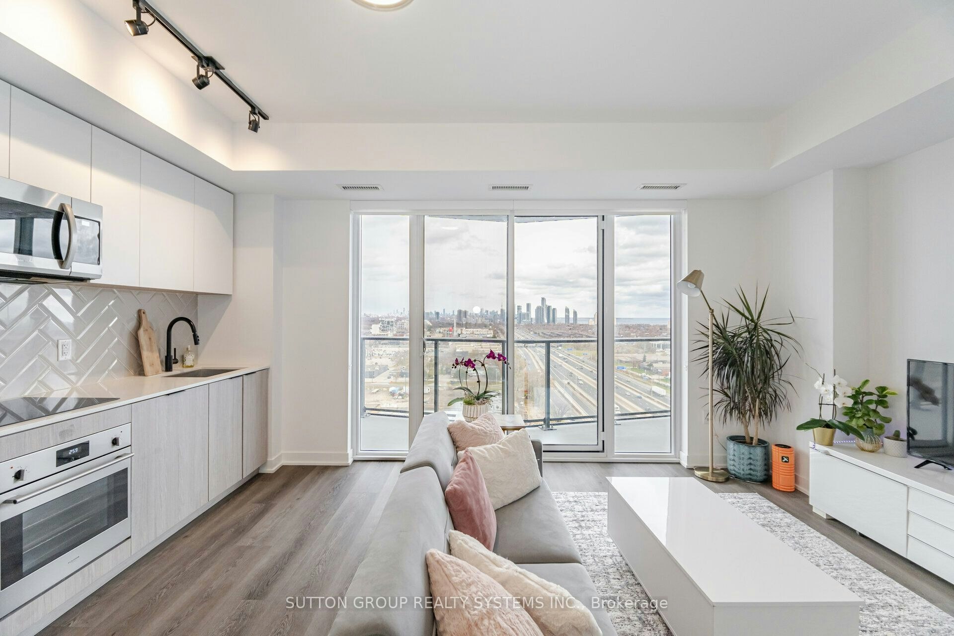 1607-36 Zorra Street, Toronto, ON, M8Z 0G5 - 6