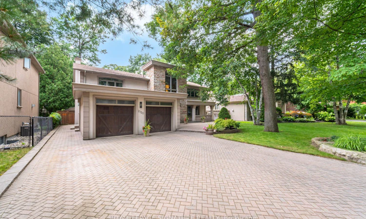 2130 Autumn Breeze Drive N