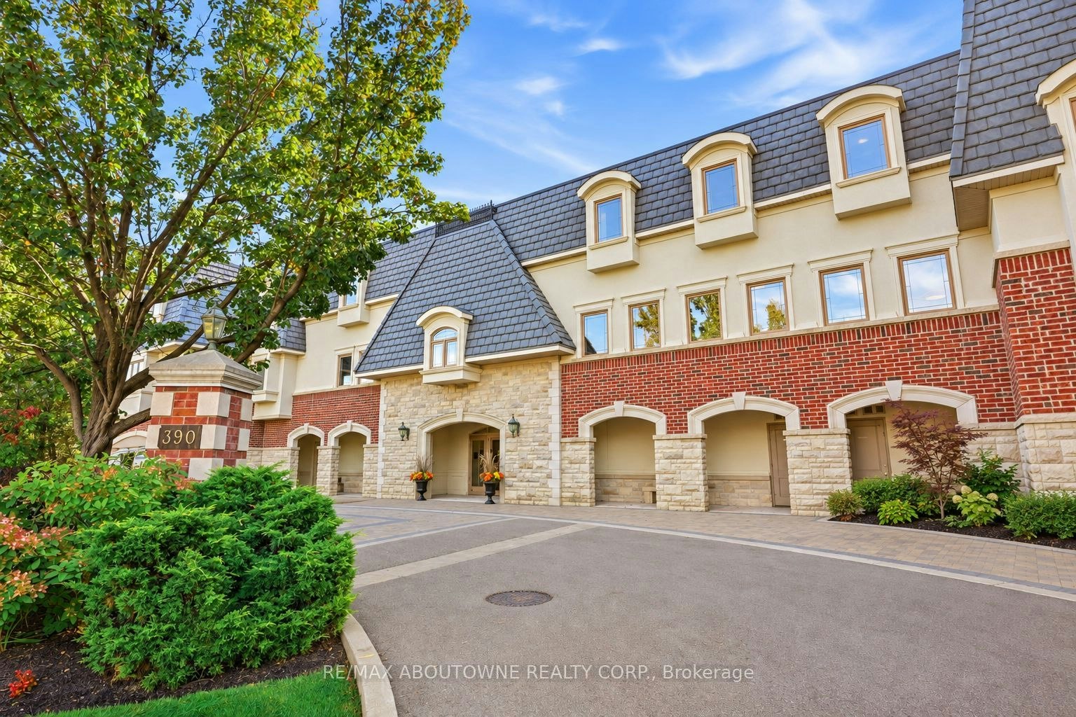 301-390 Upper Middle Road, Oakville, ON, L6H 0A5