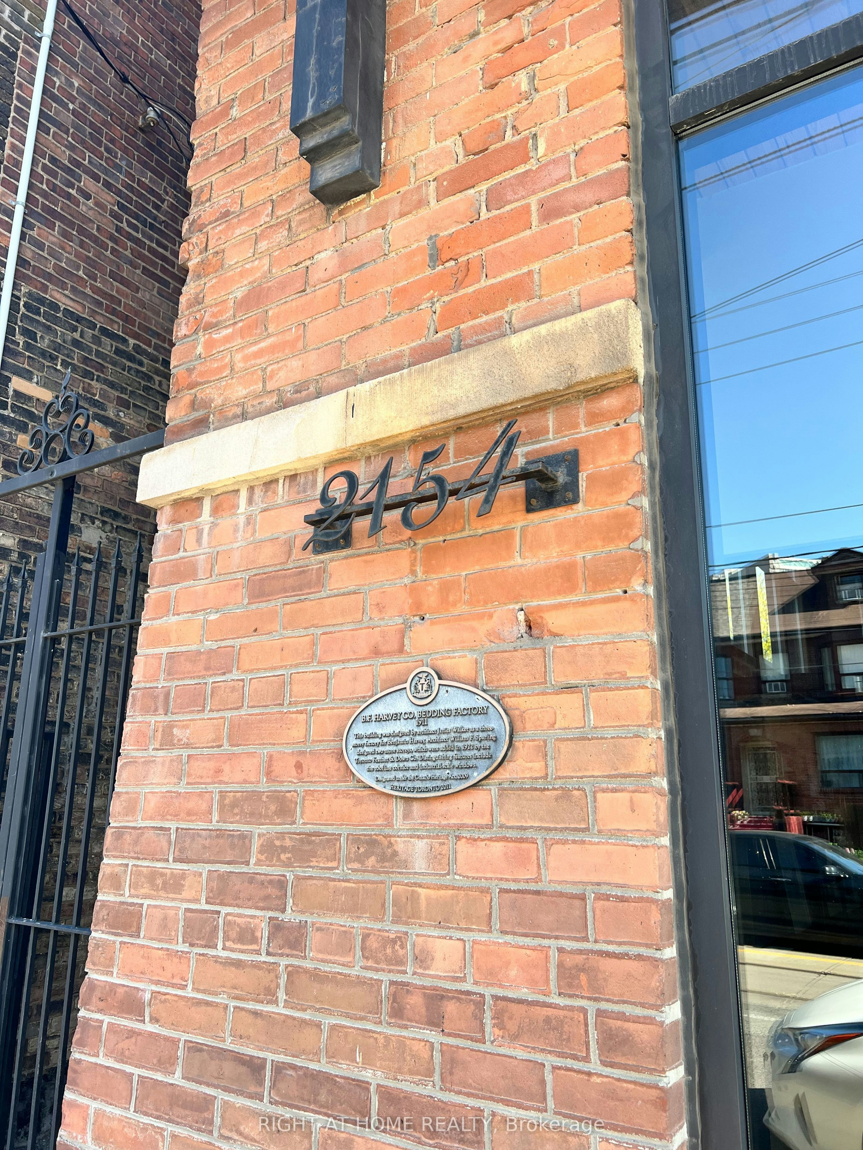 406-2154 Dundas Street W, Toronto, ON, M6R 1X3 - 2
