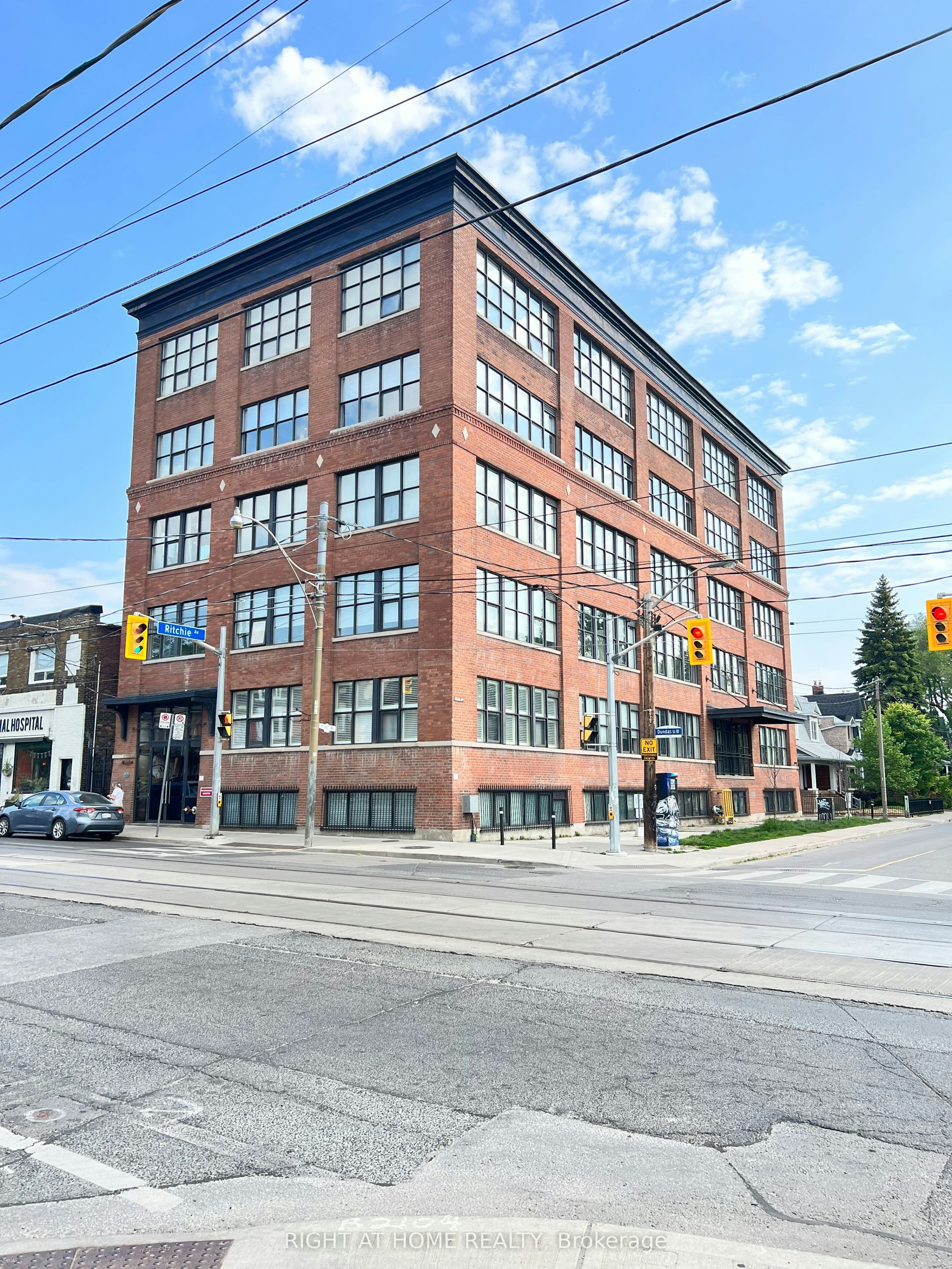 406-2154 Dundas Street W, Toronto, ON, M6R 1X3