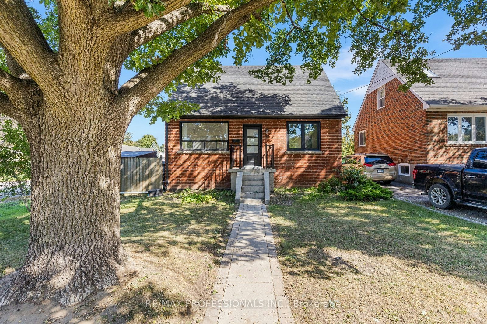 27 Brawley Avenue, Toronto, ON, M8Z 4Z2