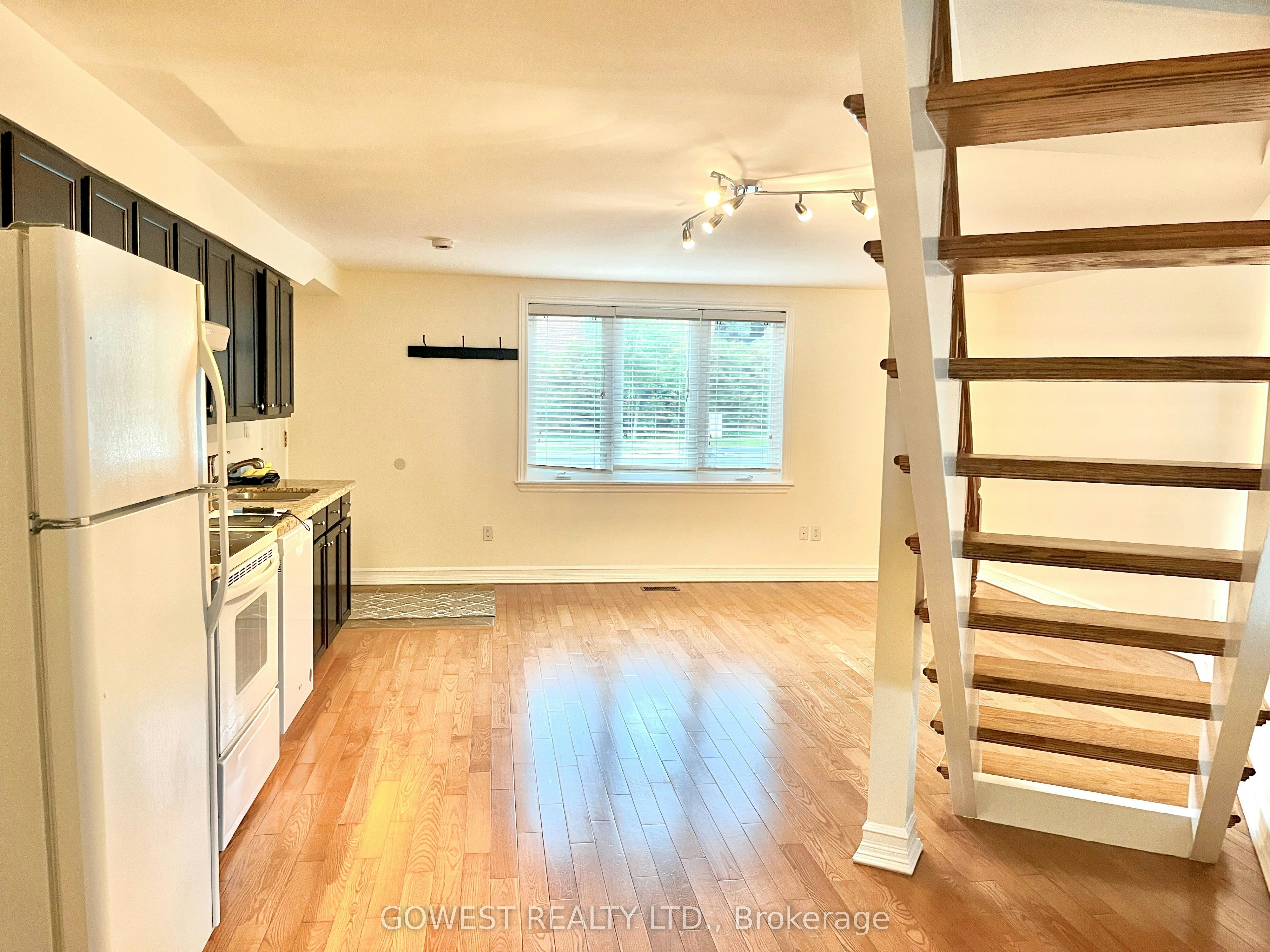 2-18 Varsity Road, Toronto, ON, M6S 4N5 - 6
