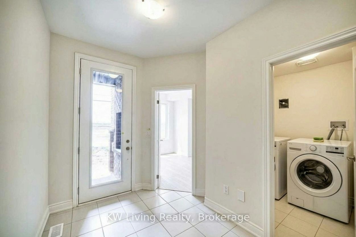 3301 Sixth Line, Oakville, ON, L6H 0Z6 2