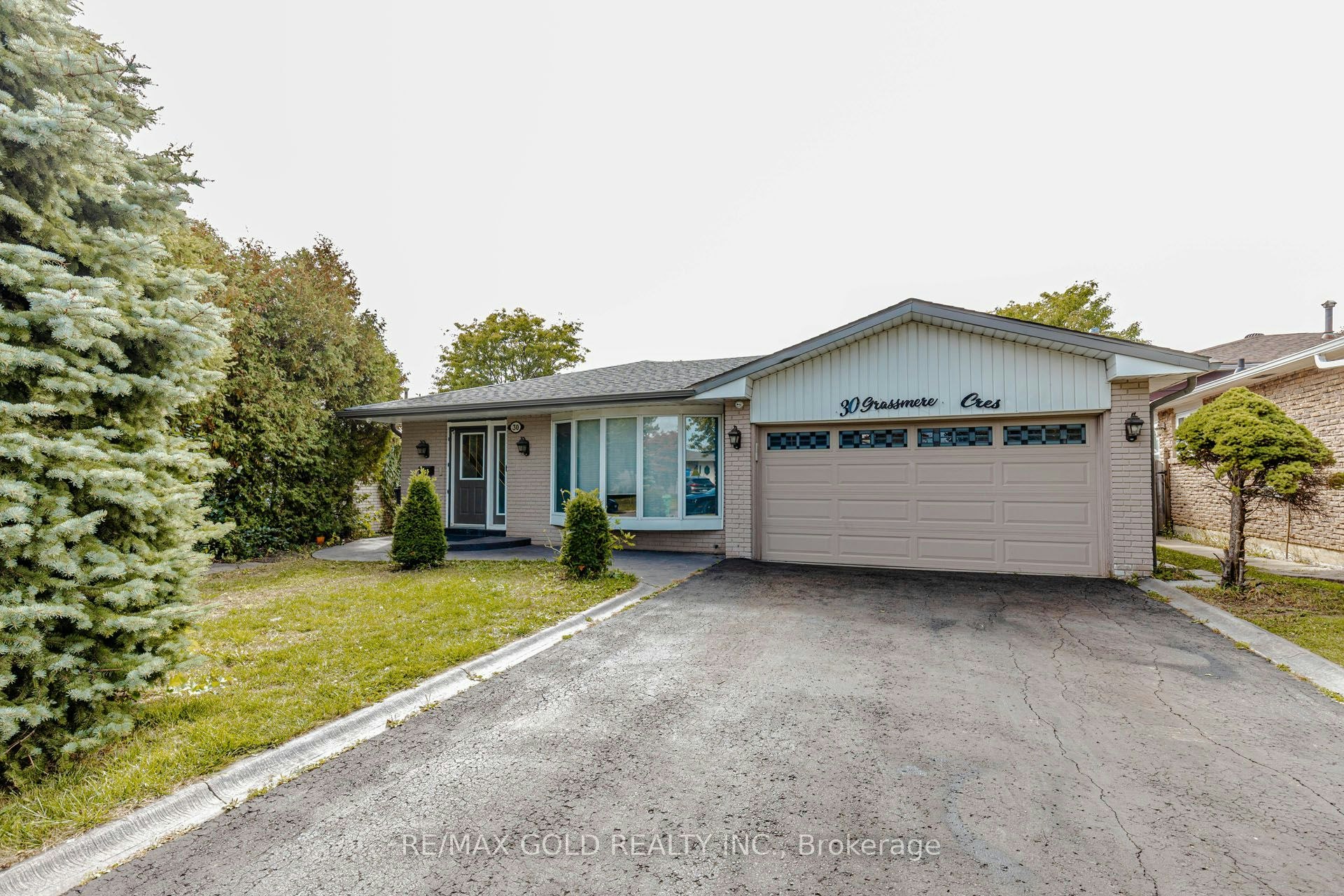 30 Grassmere Crescent, Brampton, ON, L6S 1C8 - 2