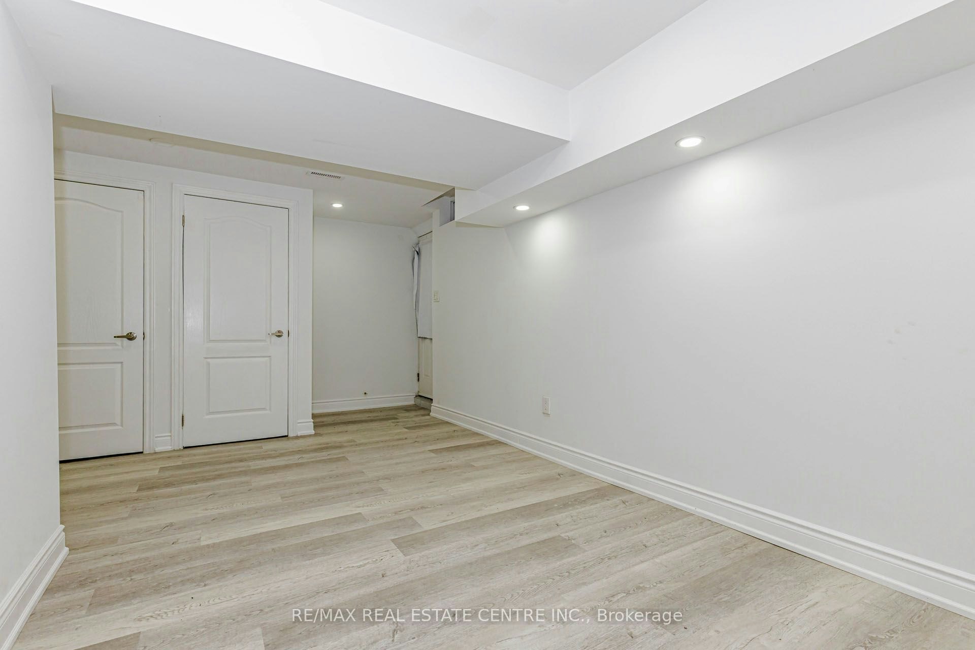 #2-17 Scotia Drive, Brampton, ON, L6Y 2W3 5