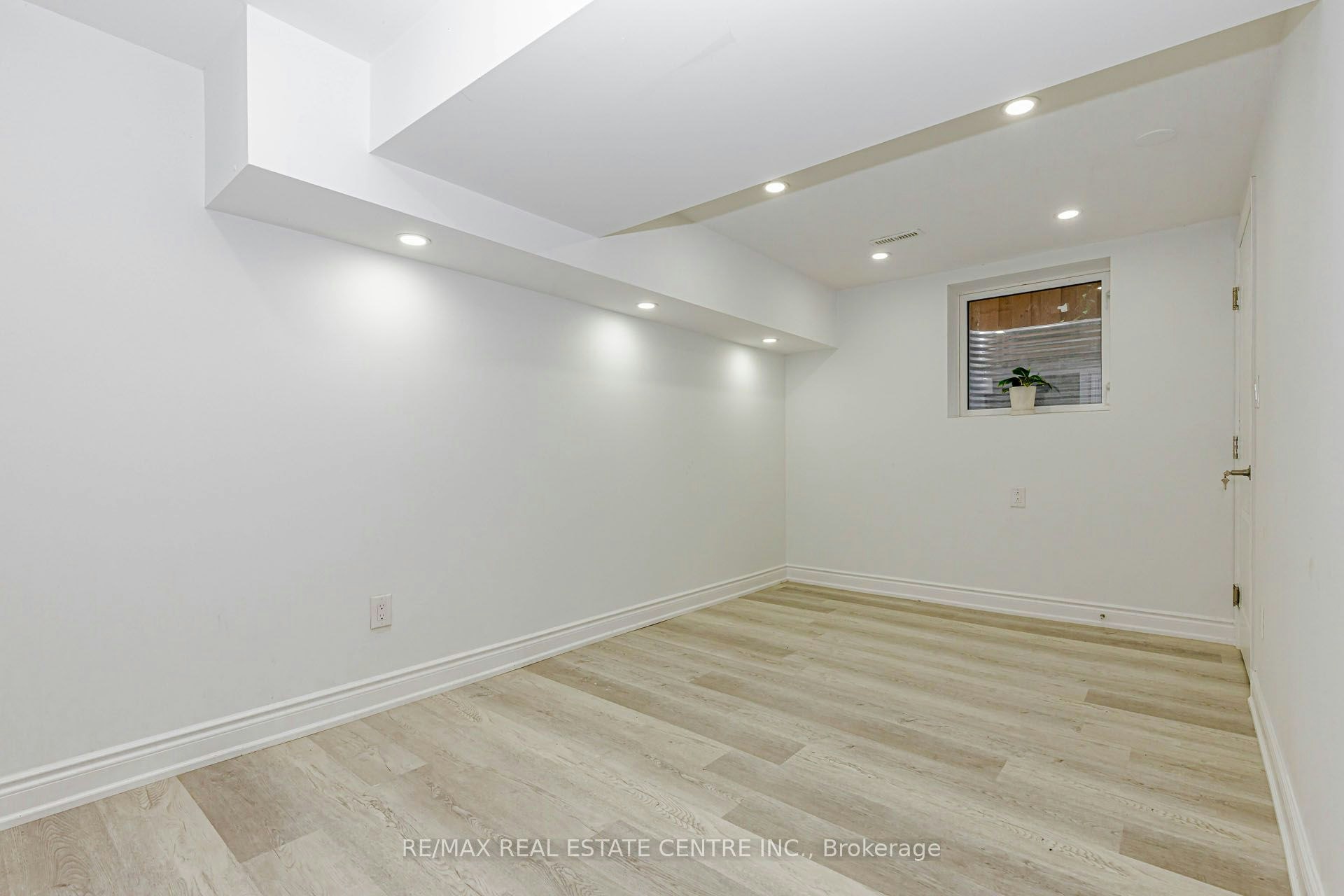 #2-17 Scotia Drive, Brampton, ON, L6Y 2W3 4