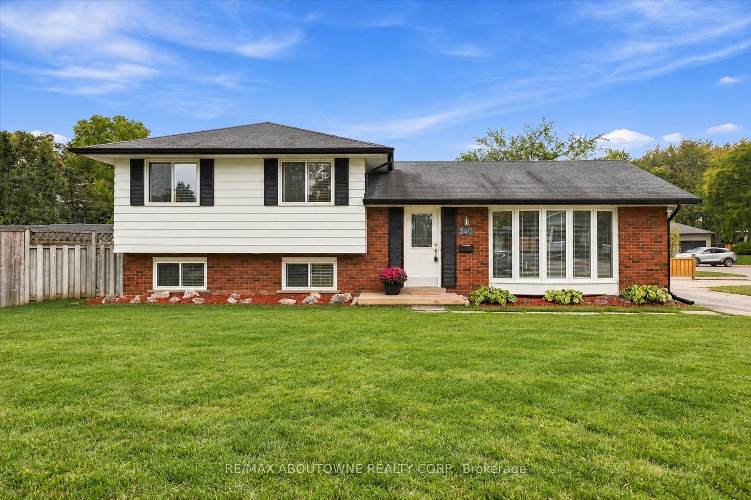 340 Duncombe Drive, Burlington, ON, L7L 4M1