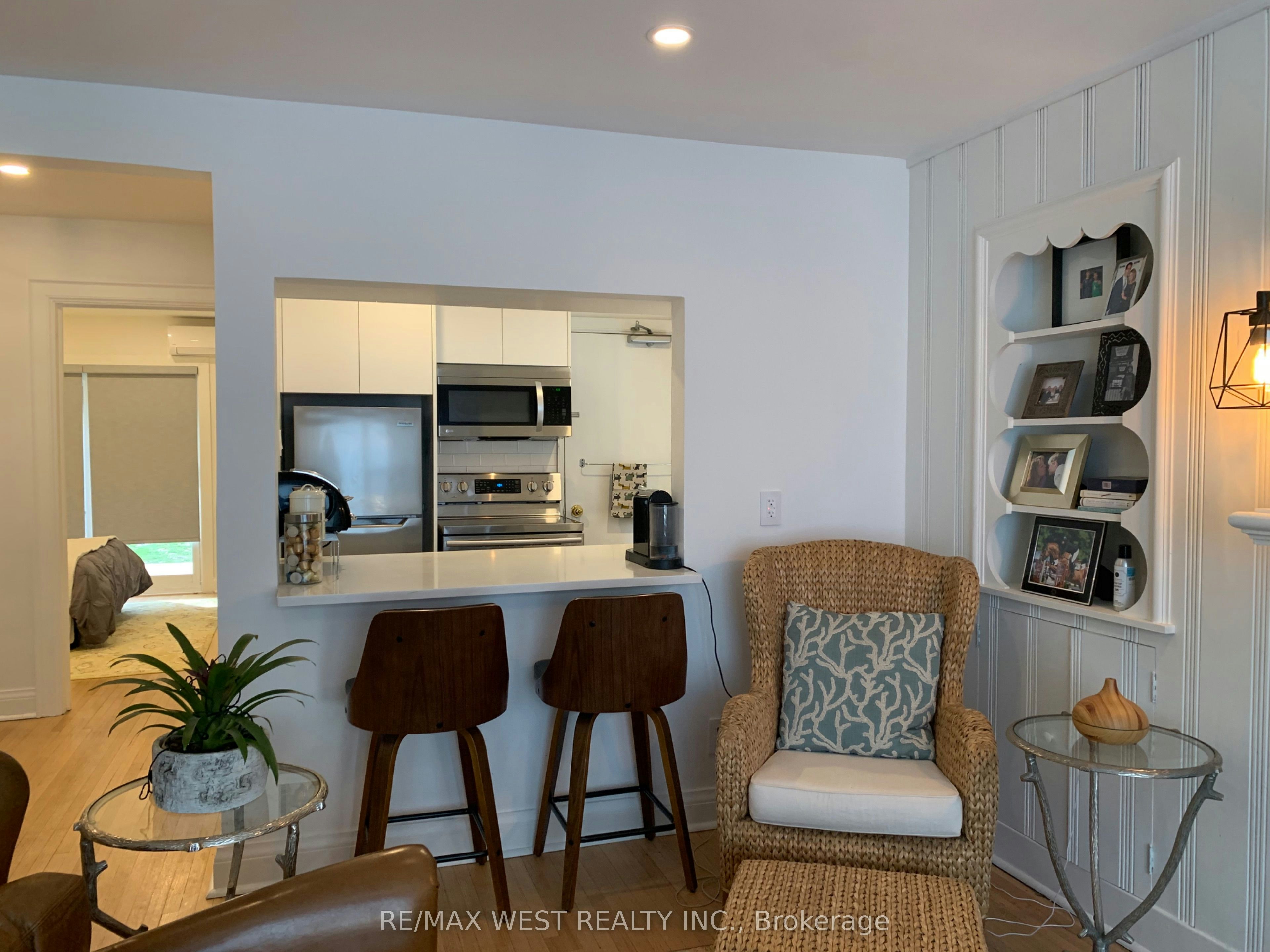 Unit 1-258 South Kingsway N/A, Toronto, ON, M6S 3V1 - 5