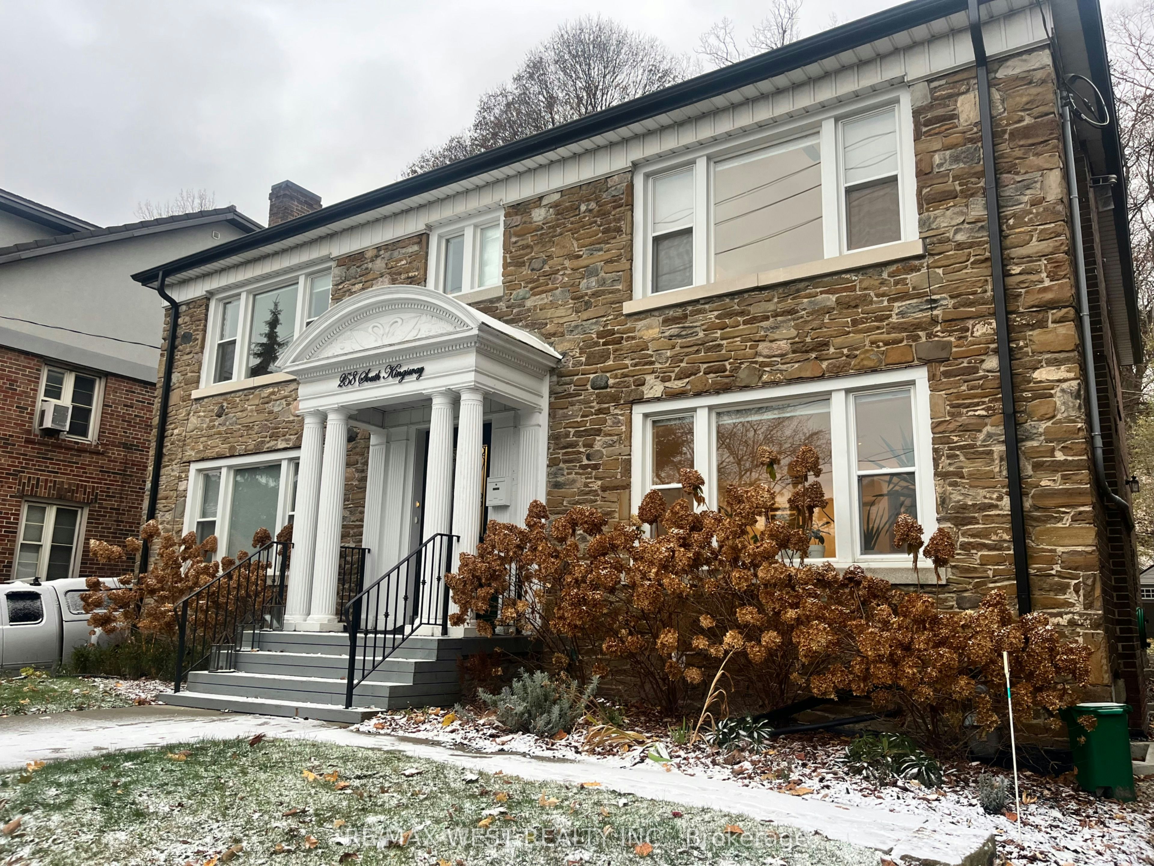 Unit 1-258 South Kingsway N/A, Toronto, ON, M6S 3V1