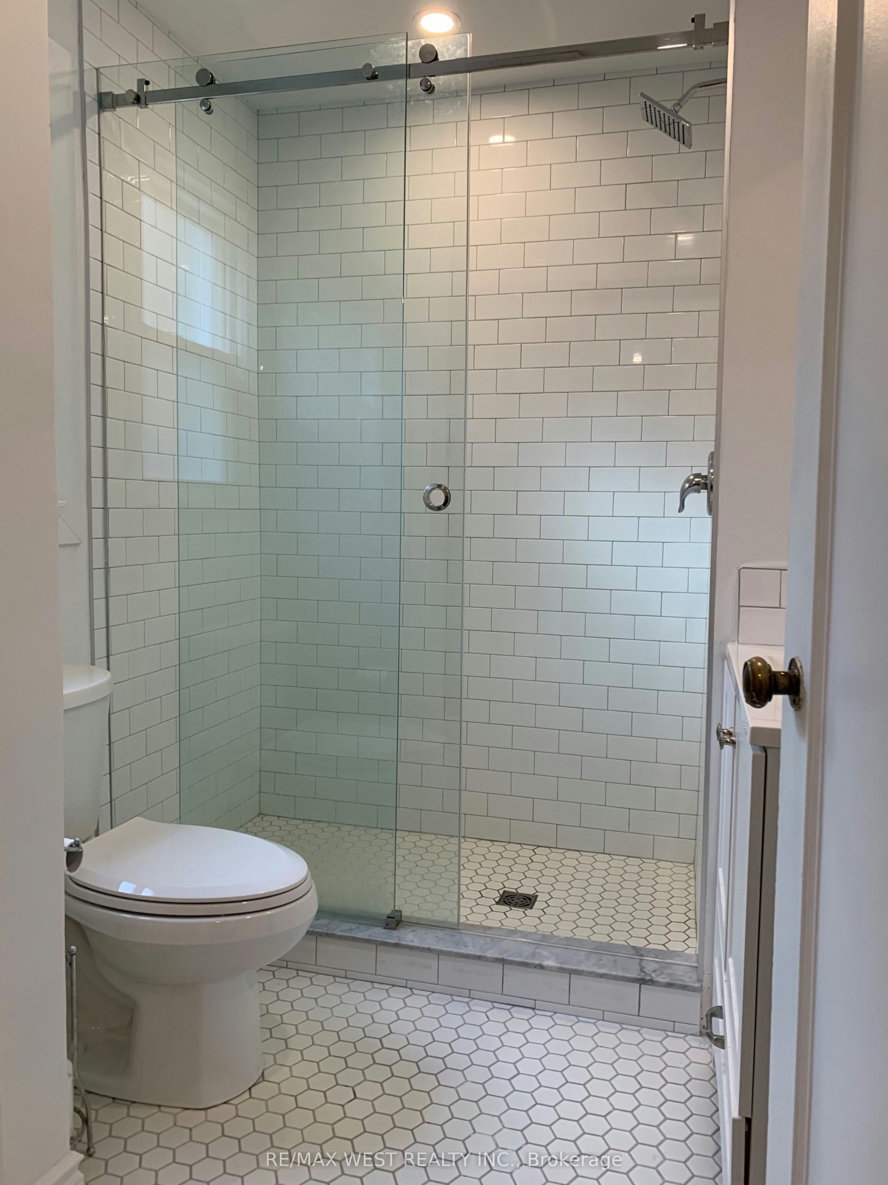 Unit 1-258 South Kingsway N/A, Toronto, ON, M6S 3V1 - 15