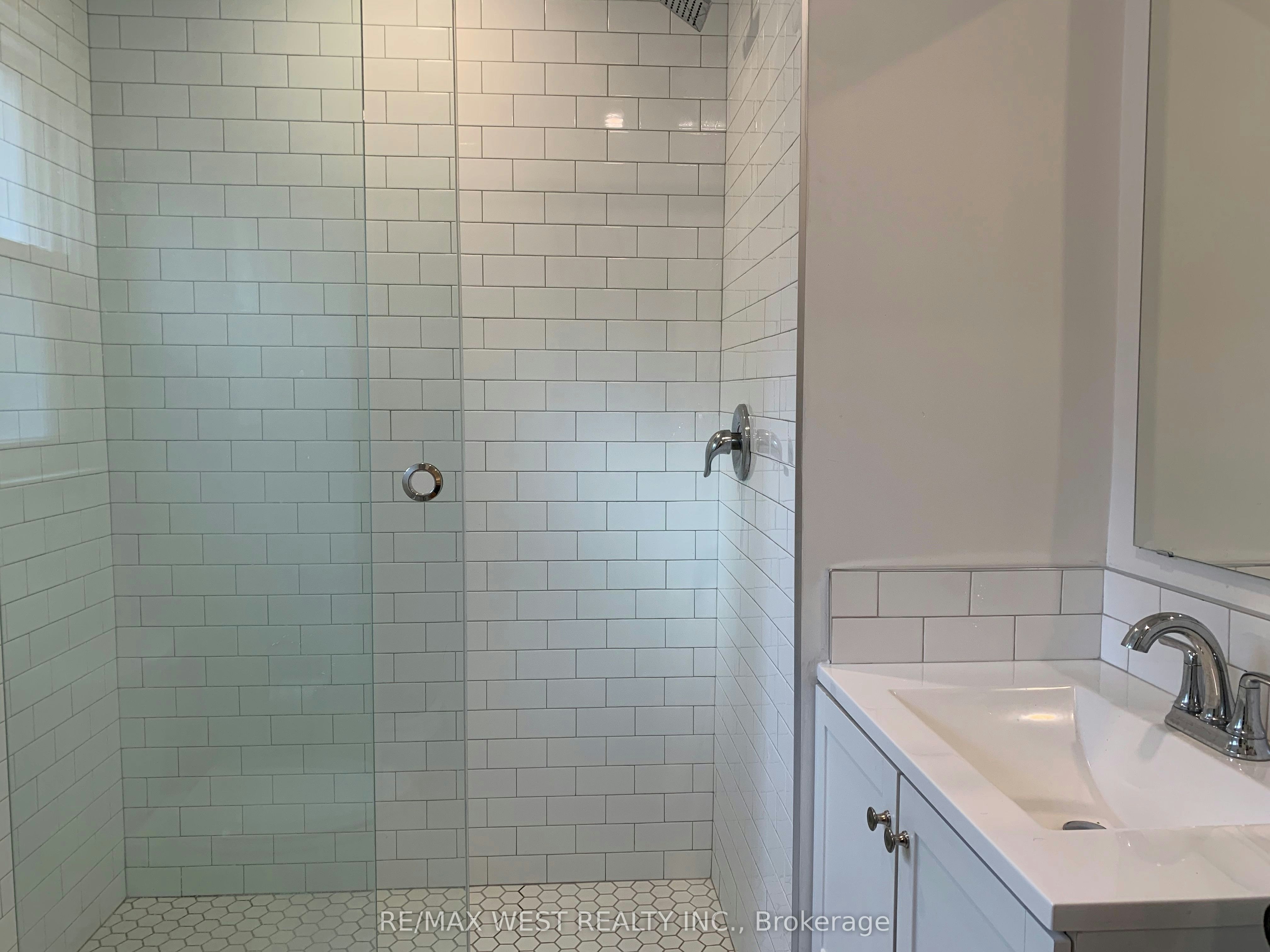 Unit 1-258 South Kingsway N/A, Toronto, ON, M6S 3V1 - 16