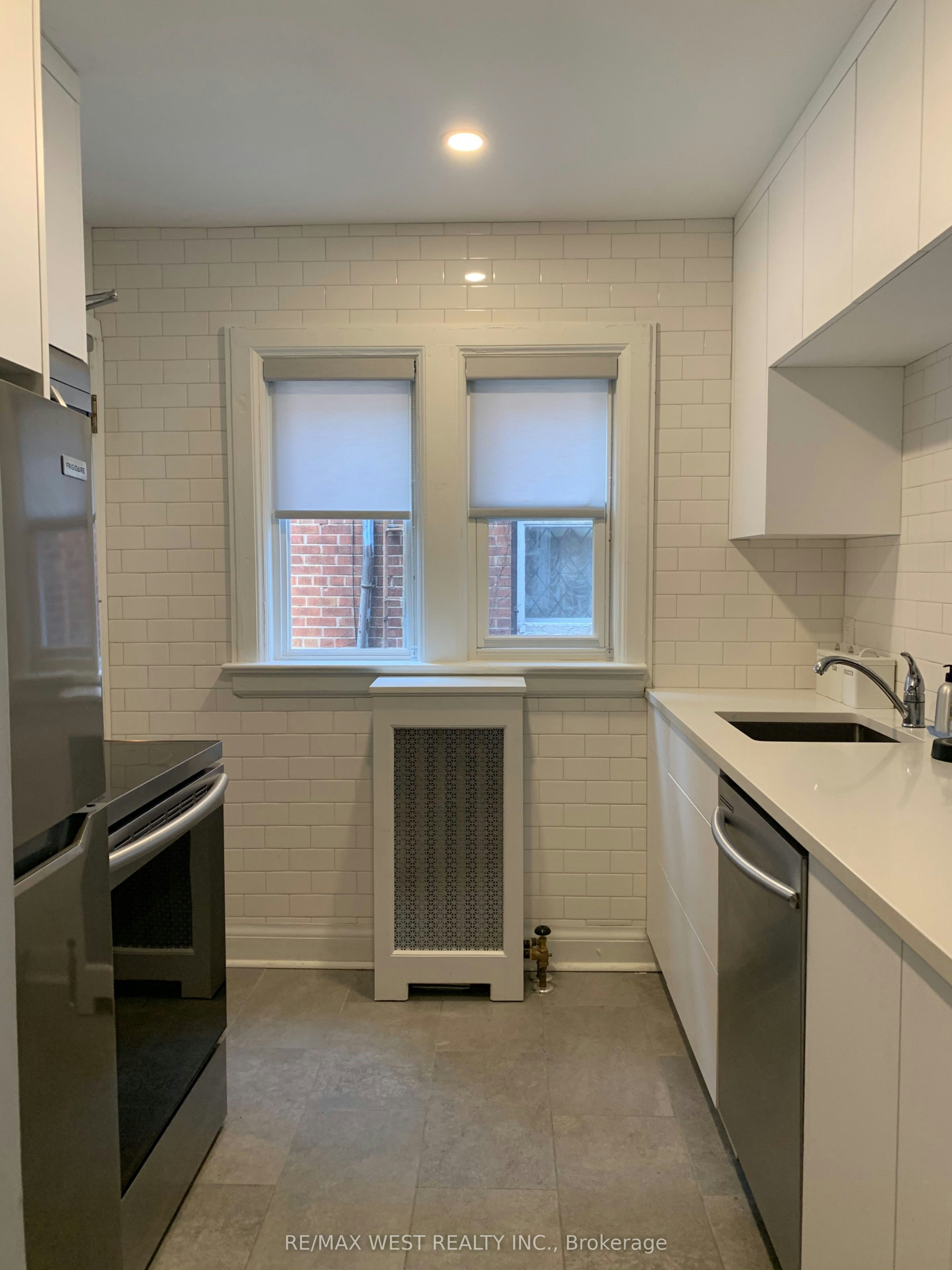 Unit 1-258 South Kingsway N/A, Toronto, ON, M6S 3V1 - 8