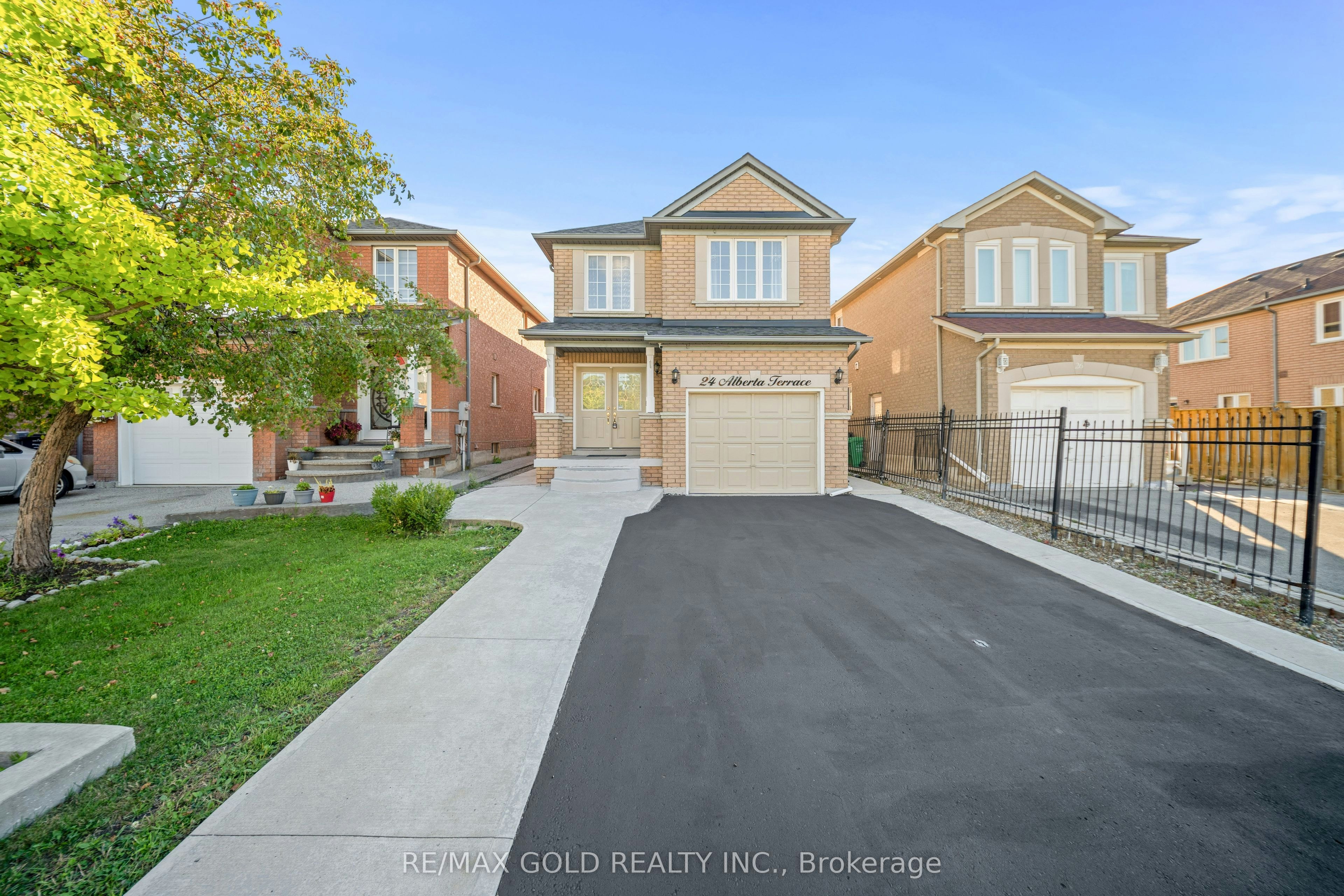 24 Alberta Terrace, Brampton, ON, L6R 2H8